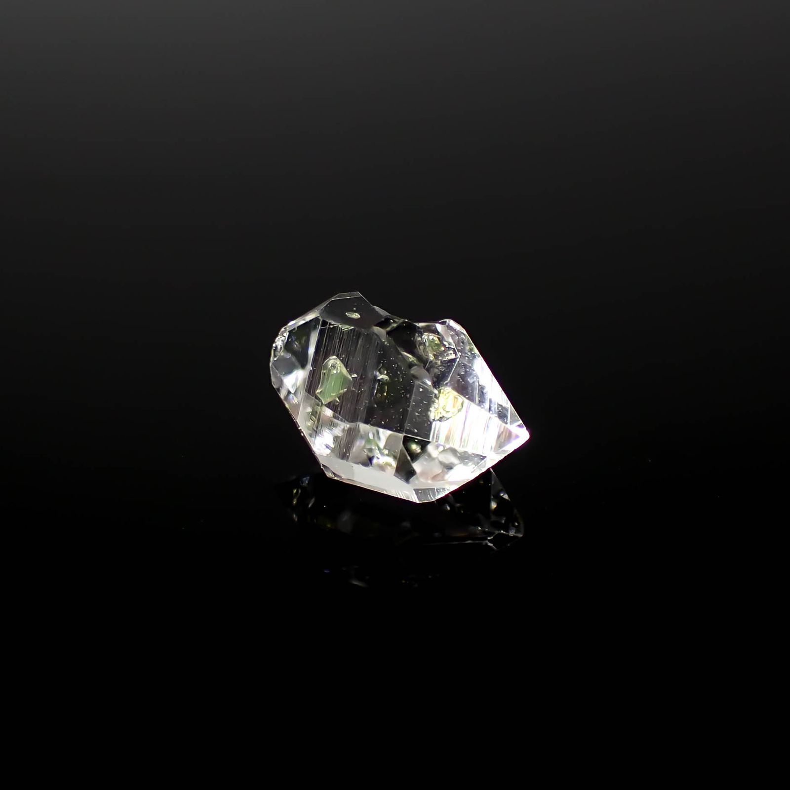 オイルインクォーツ原石 パキスタン産 1.65ct[240828672]9.5x6.3mm前後