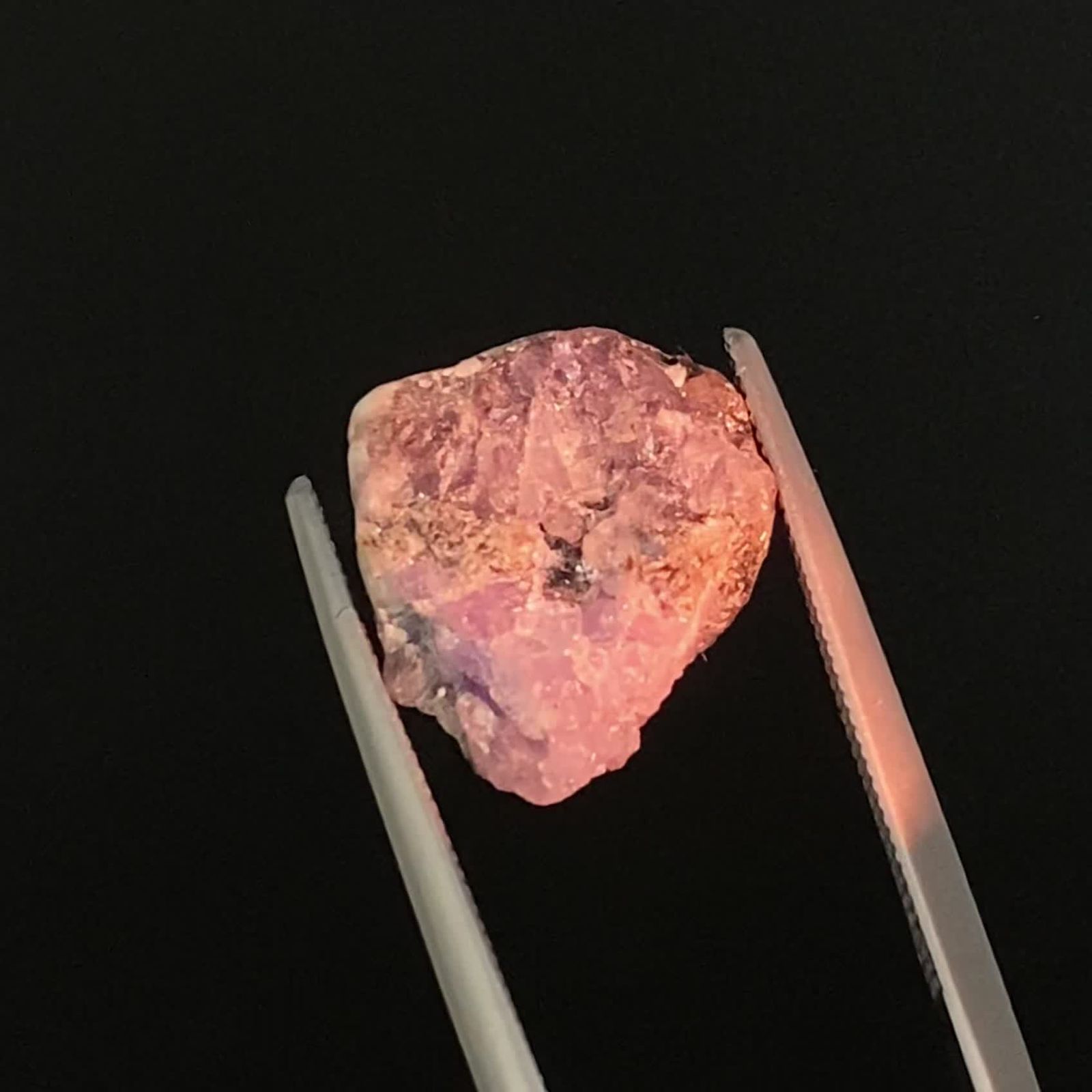 アレキサンドライト 原石 ロシア産 8.95ct / 13x12.5mm前後 [240427024