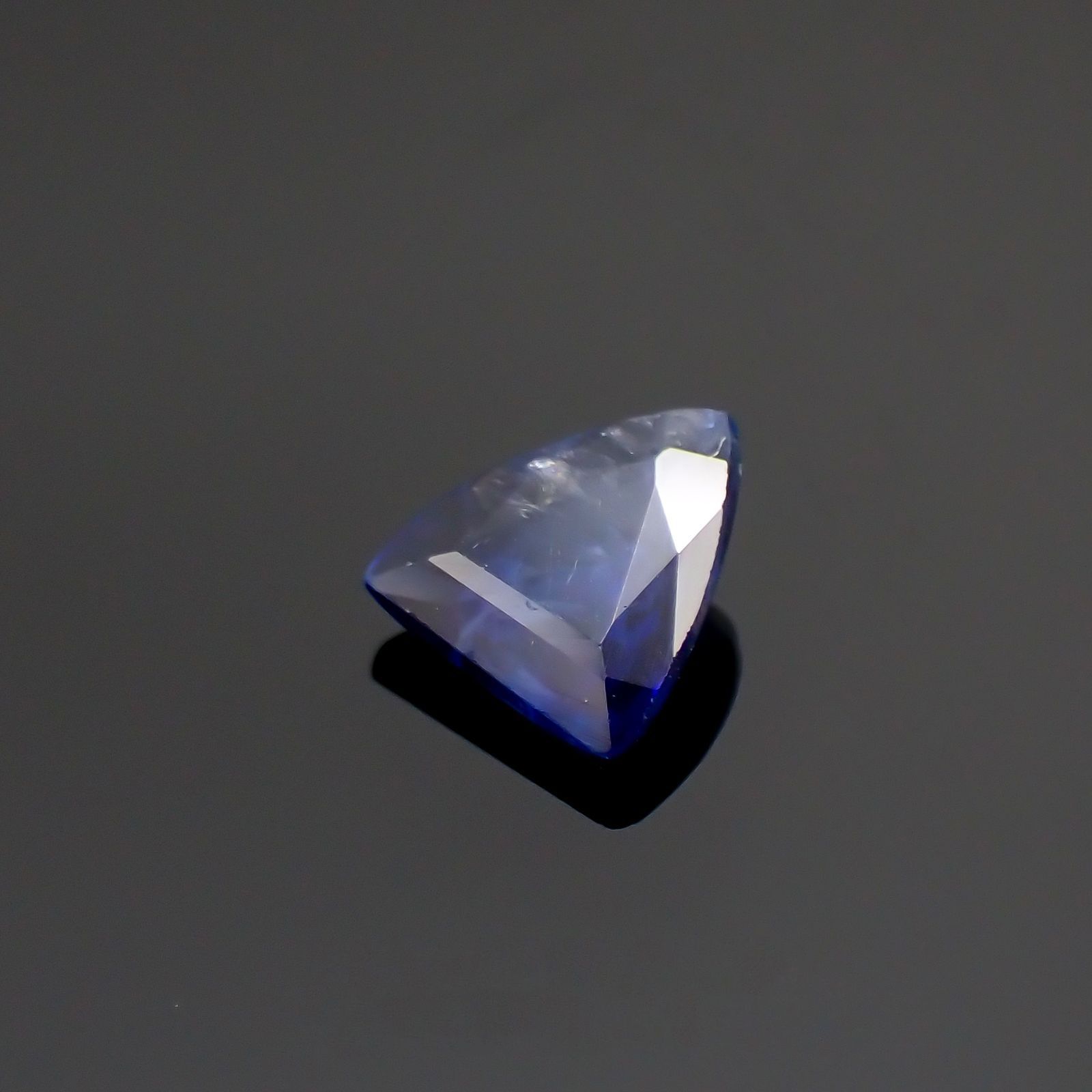 ◇カスタムカット◇サファイア(宝石名サファイア) マダガスカル産 0.46ct 識別済[210813194]5.3×4.9mm前後
