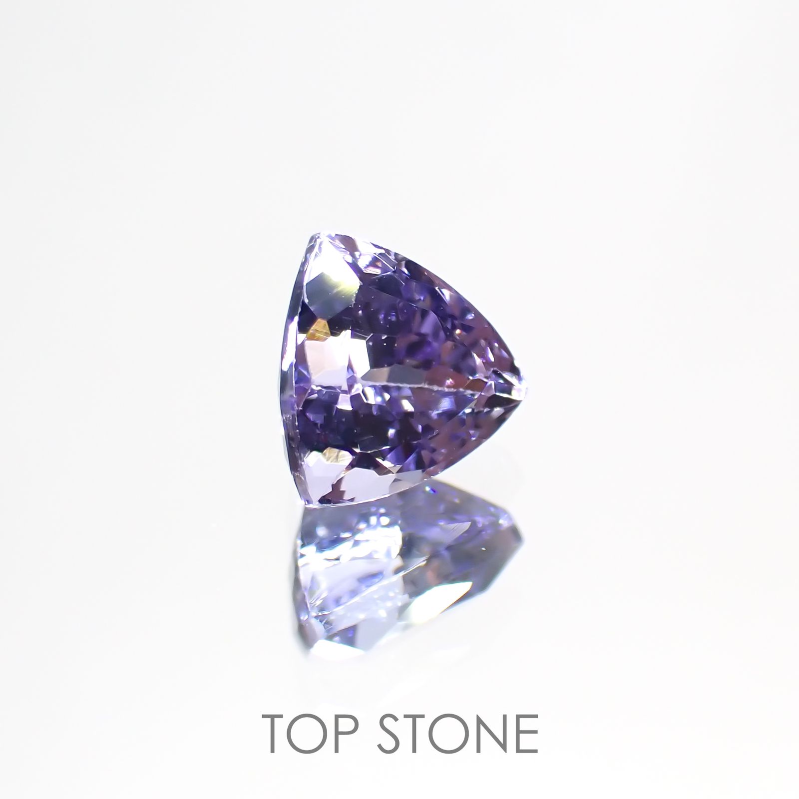 タンザナイト(宝石名タンザナイト) タンザニア産 0.852ct ソ付(彩珠)[20117453]5.6×5.7mm前後