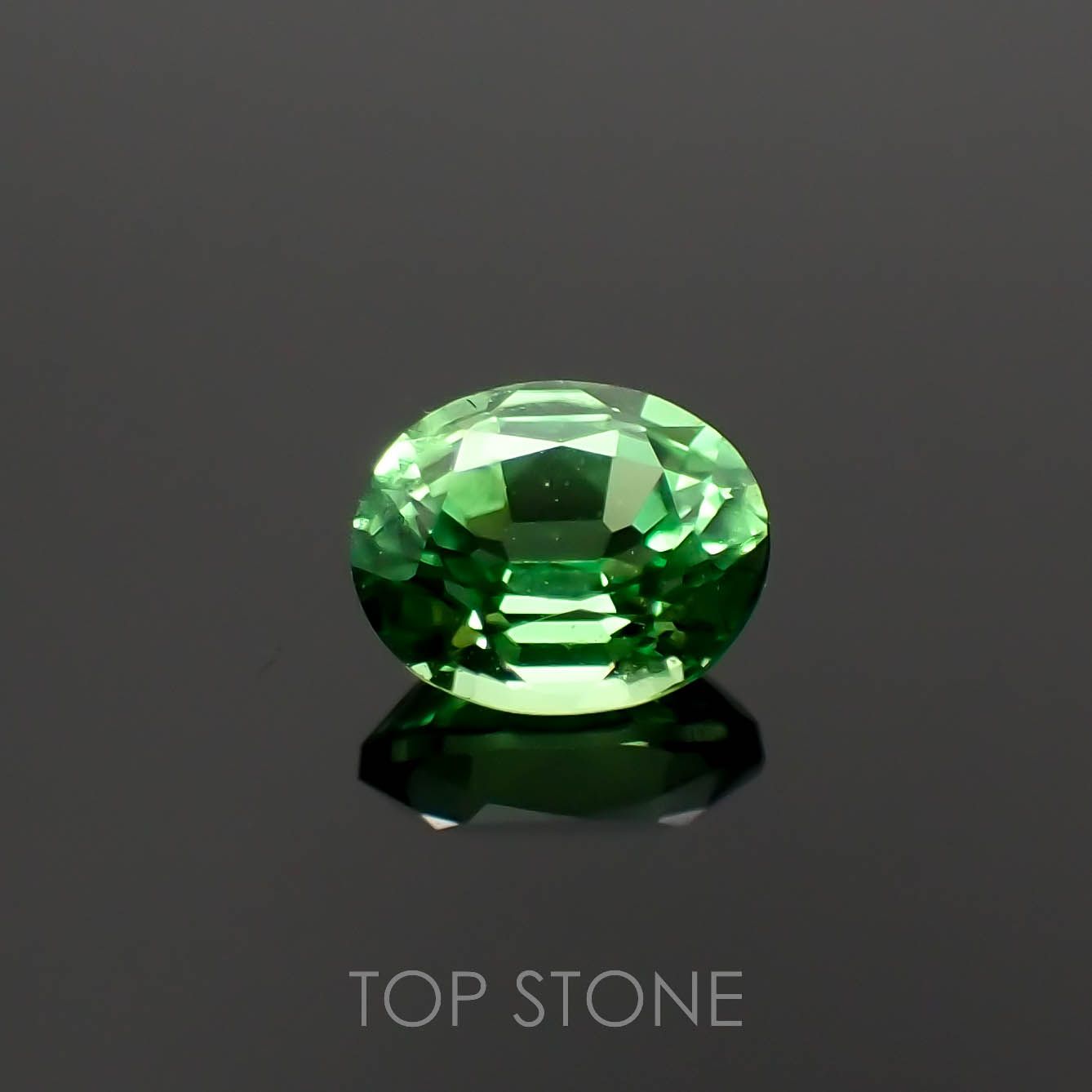 ミントガーネット(宝石名グリーン グロッシュラー・ガーネット)タンザニア産 0.24ct 識別済[230119975]4.1x3.3mm前後
