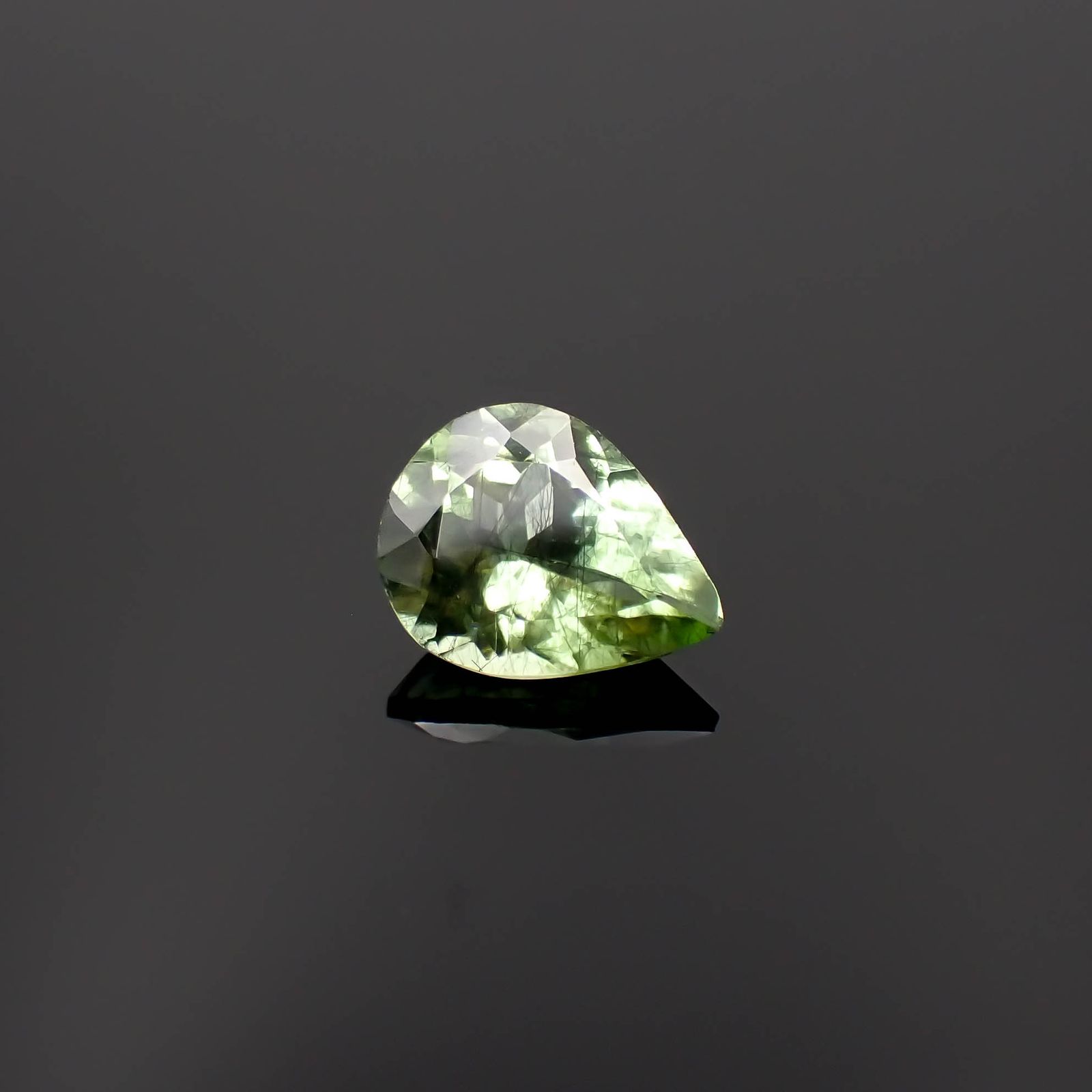ルドウィジャイトインペリドット パキスタン産 1.87ct[230321240]9.5x7.3mm前後