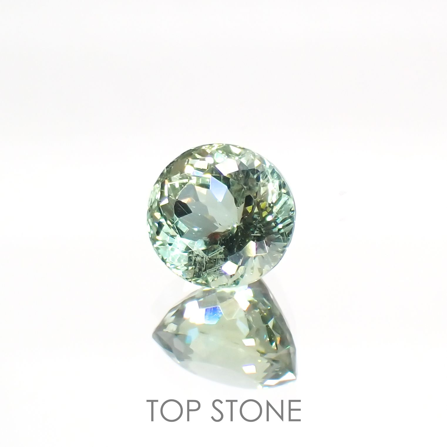グリーンアパタイト(宝石名アパタイト) マダガスカル産 1.97ct 識別済[20106874]7.4×6.9mm前後