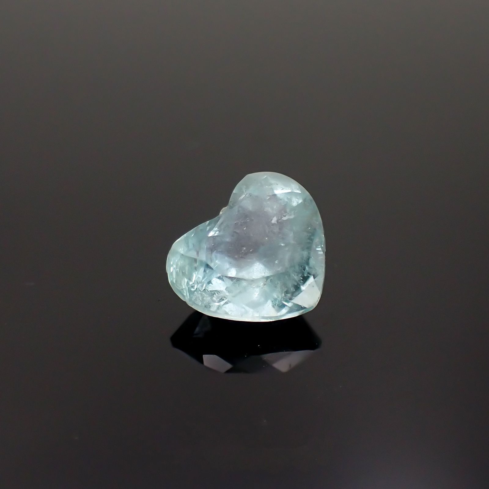 ユークレース(宝石名ブルー・ユークレース)コロンビア産 1.689ct ソ付(彩珠)[221018681]6.9x8.1mm前後