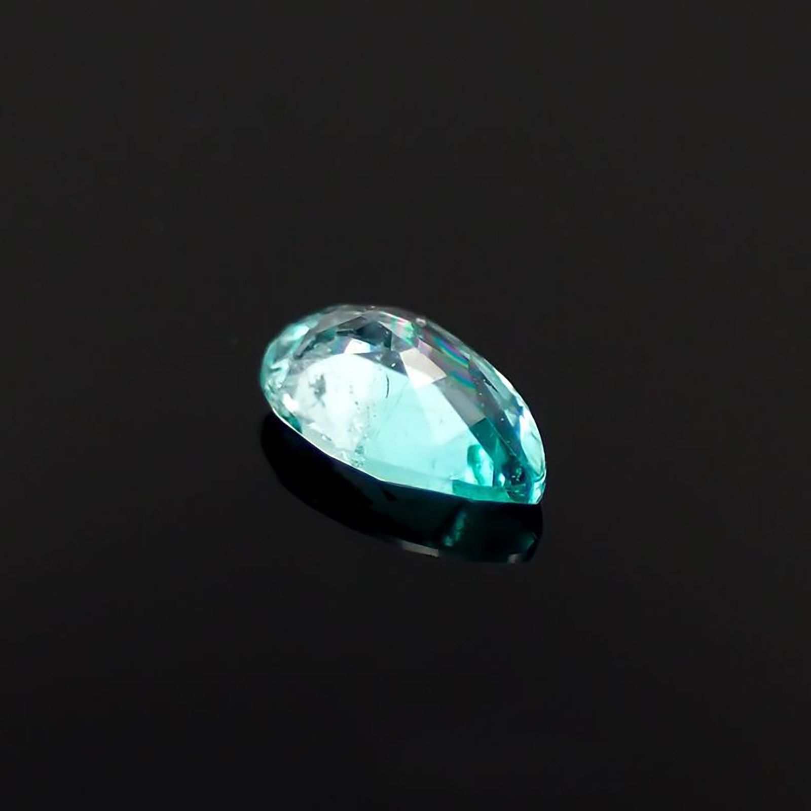 パライバトルマリン(宝石名トルマリン/別名パライバ・トルマリン)ブラジル産 ソ付(宝貴協) 0.150ct / 4.7x2.9mm前後 [260318782]