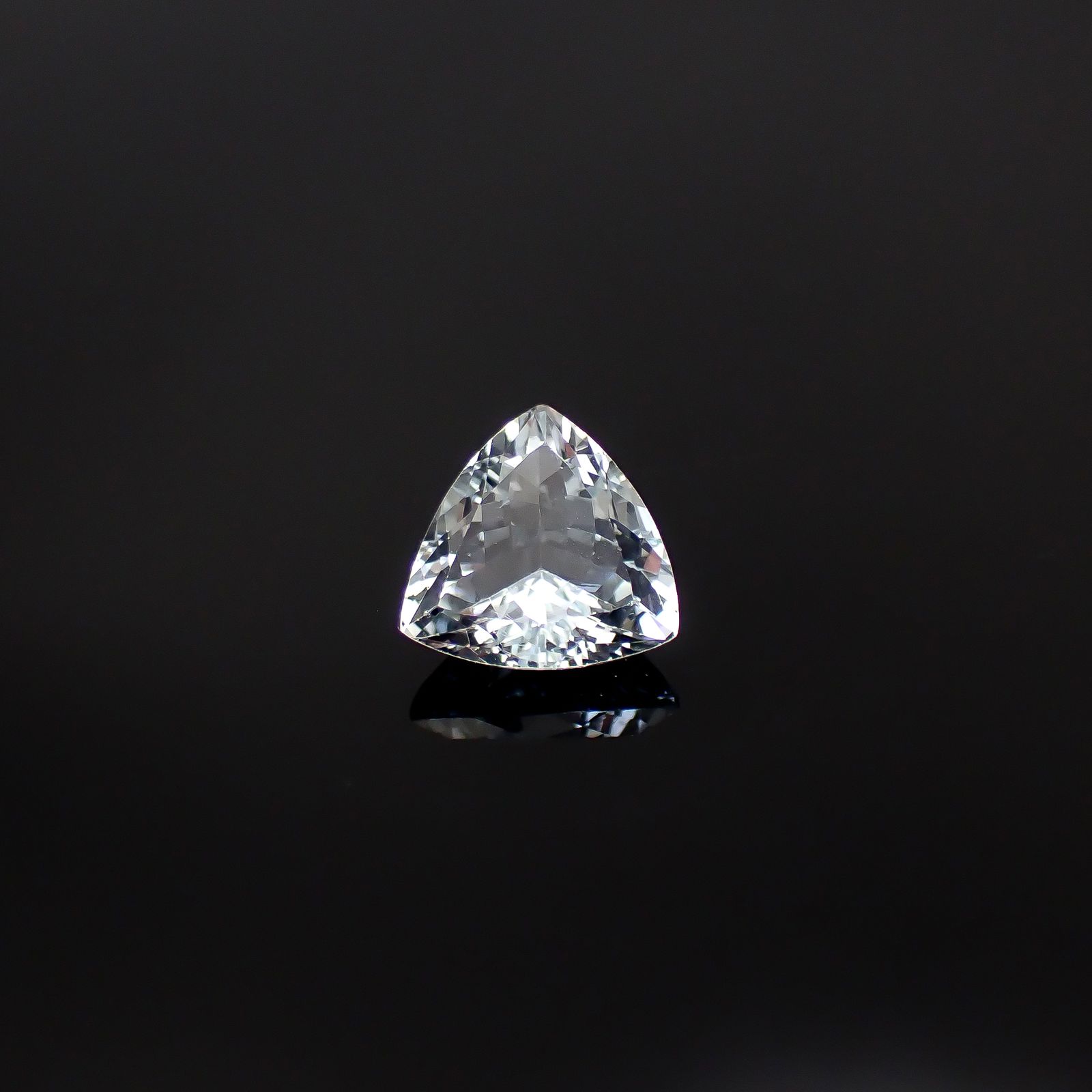 アクアマリン モザンビーク産 2.07ct [250530332]8.9x9mm前後