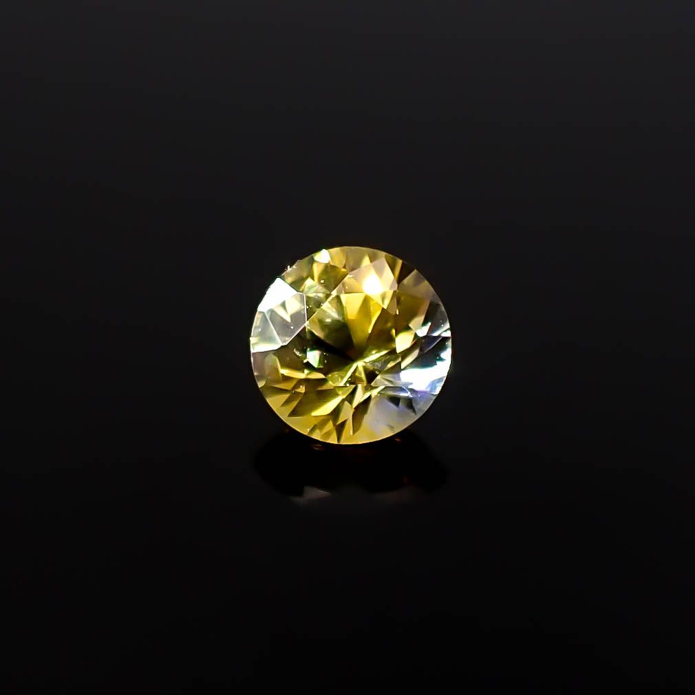 バイカラーサファイア スリランカ/マダガスカル産 0.24ct / 3.5x3.5mm前後 [250931134]