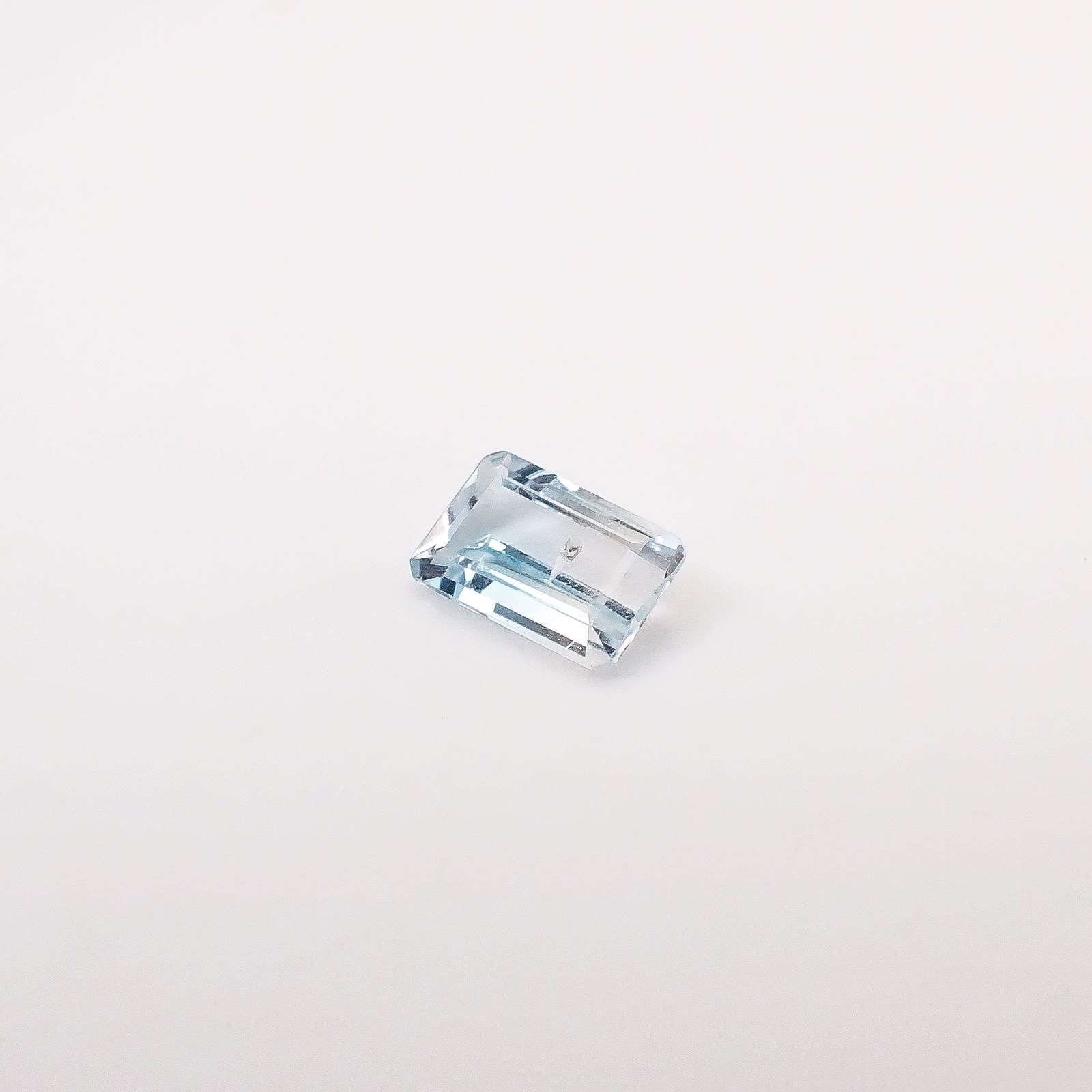 バイカラートパーズ 非加熱 ブラジル産 1.08ct / 7.8x4.9mm前後 [260331801]