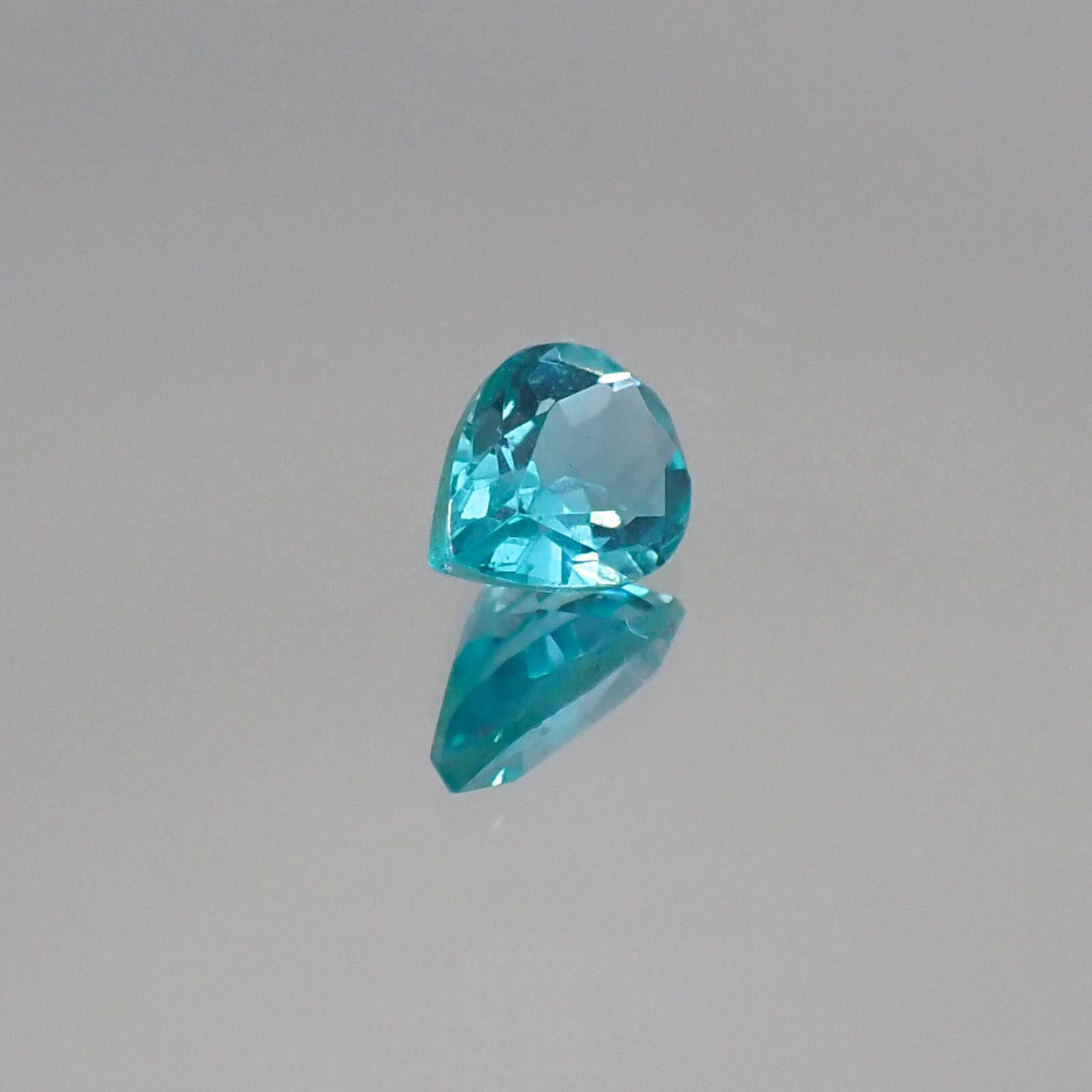 アパタイト(宝石名アパタイト)ブラジル産 0.71ct 識別済[230522011]6.9x5mm前後