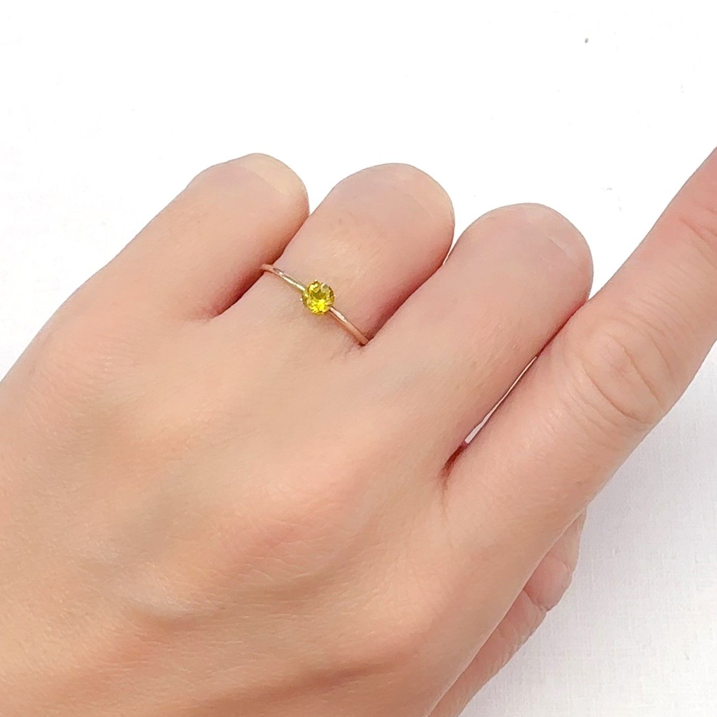 カナリートルマリン ザンビア・カナリー鉱山産 0.27ct[240527817]3.9x3.9mm前後