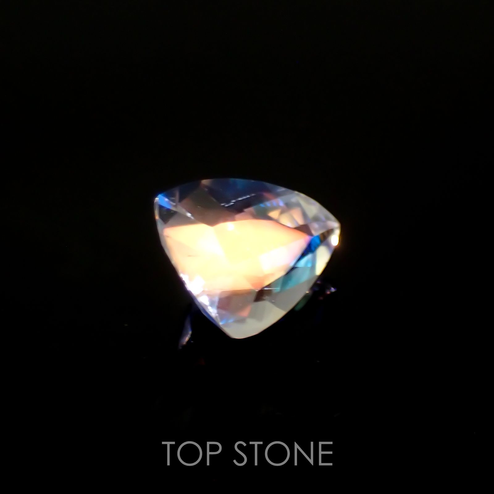 レインボームーンストーン(宝石名ラブラドライト)マダガスカル産 0.57ct 識別済[211113757]5x6.8mm前後