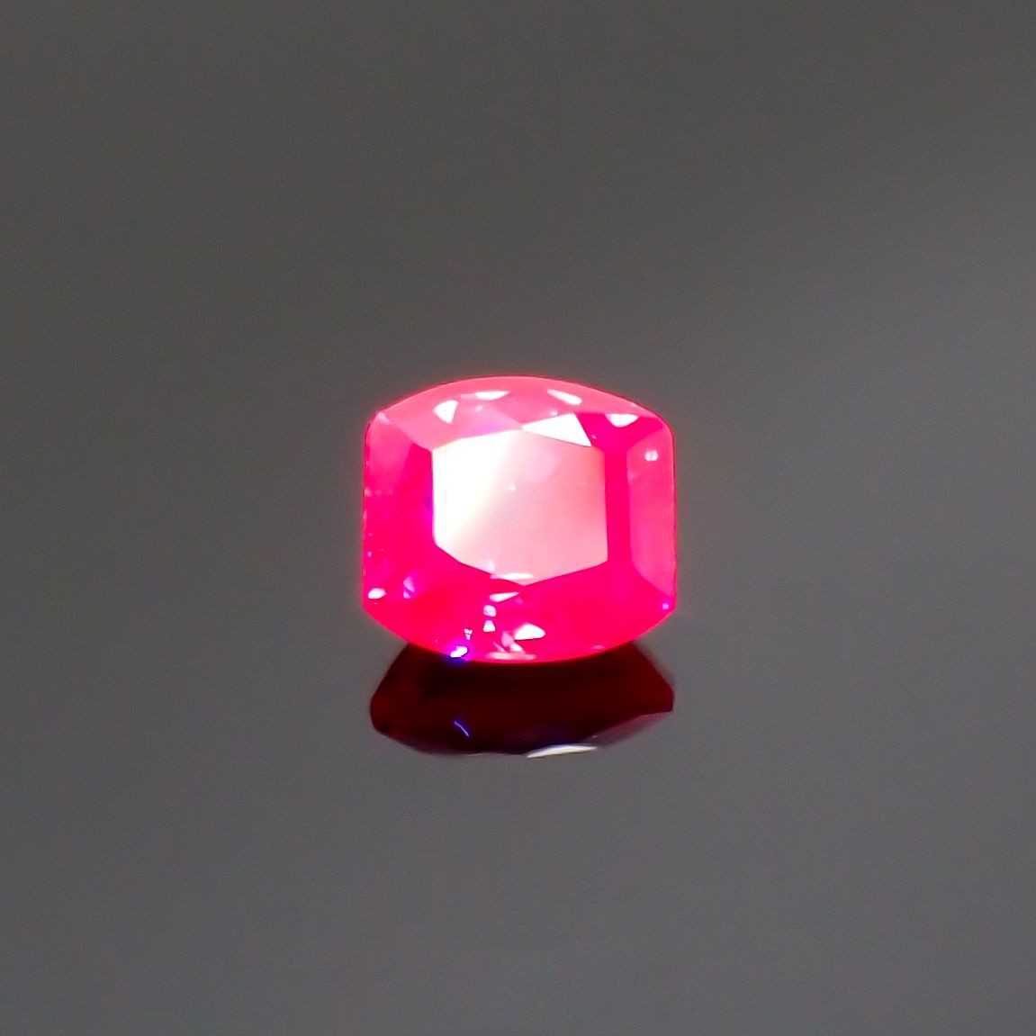 ルビー モザンビーク/ビルマ産 0.15ct [220616199]2.9x2.7mm前後