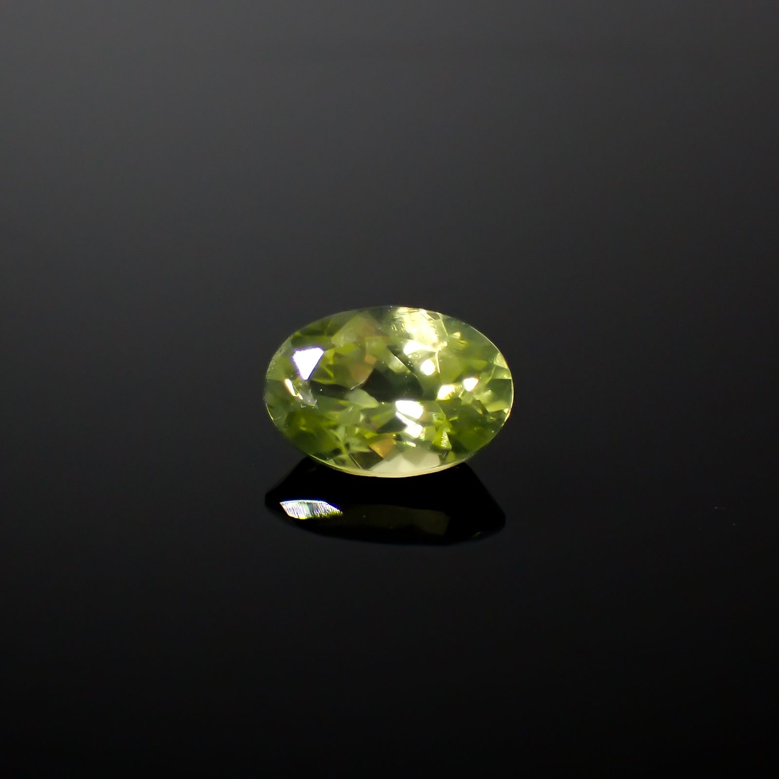 グリーンジルコン スリランカ/カンボジア産 1.19ct[240728534]7.3x5.1mm前後
