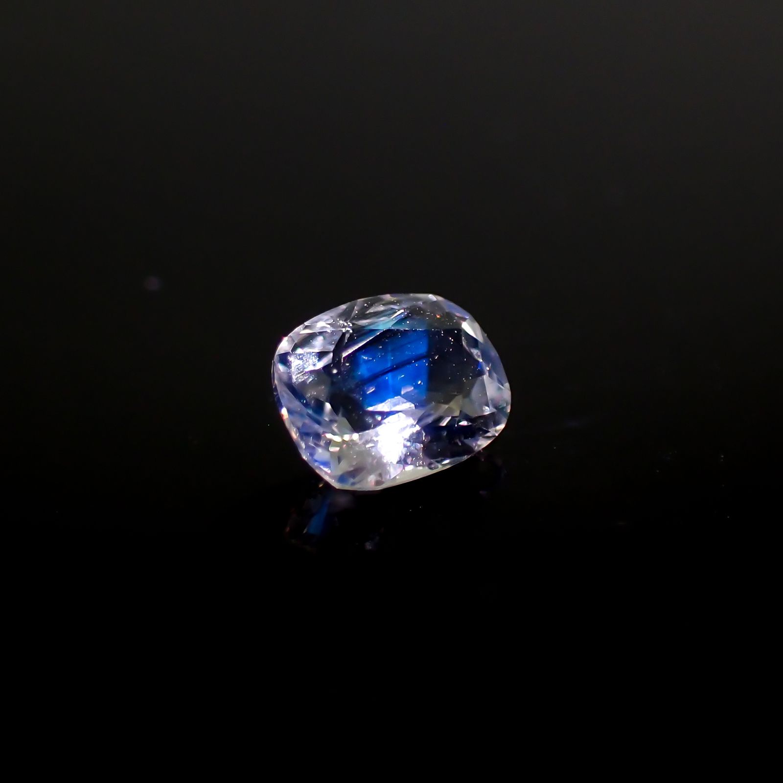レインボームーンストーン ザンビア産 0.60ct[231224798]6.1x5mm前後