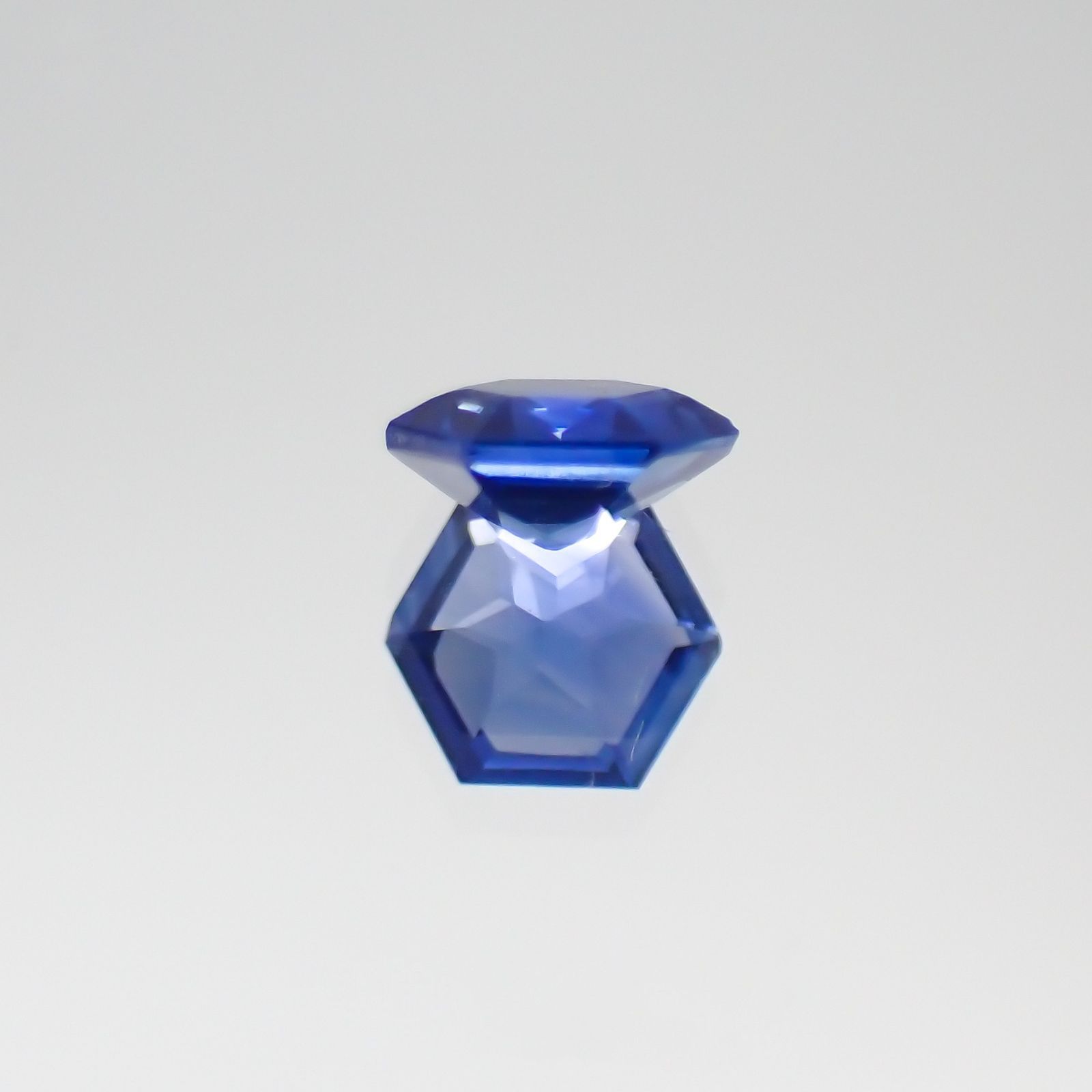 ◇ヘキサゴンカット◇サファイアSA(宝石名サファイア) マダガスカル産 0.23ct 識別済[210611053]3.6×3.5mm前後