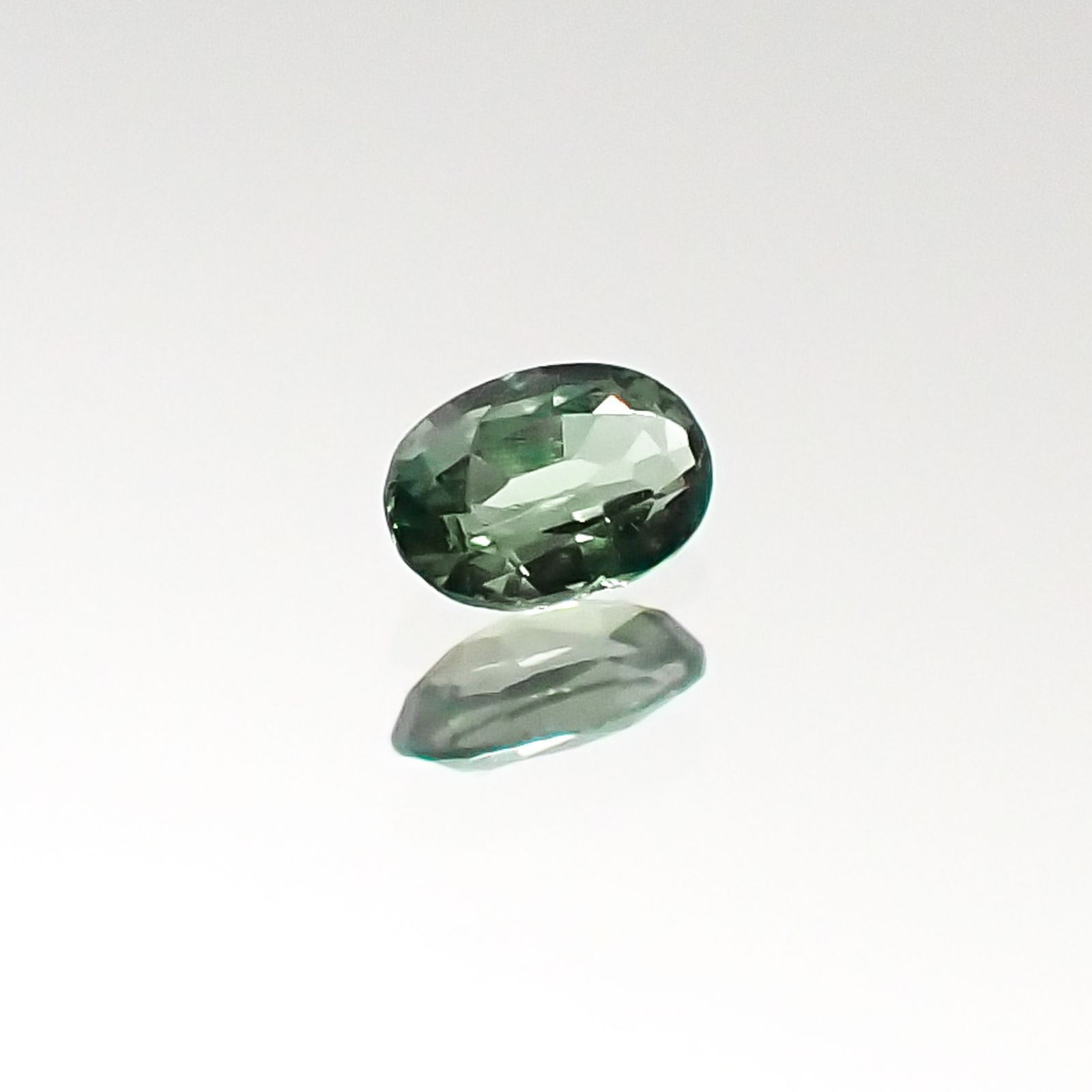 アレキサンドライト インド産 ルース 0.08ct[20095562]3.1×2.2mm前後