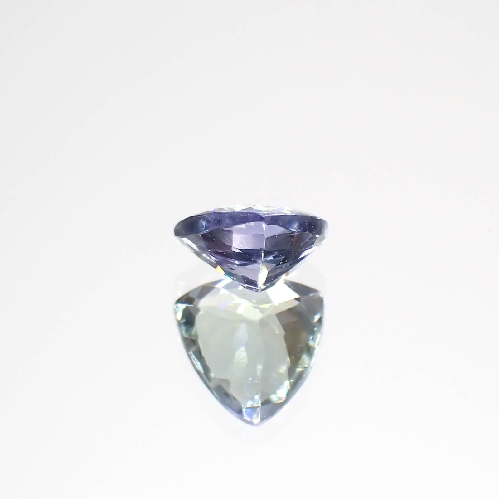 バイカラータンザナイト(宝石名ゾイサイト)タンザニア産 0.52ct 識別済[230421803]5.4x5.4mm前後