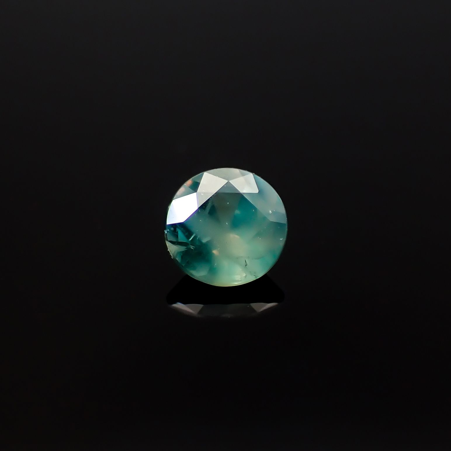 シルキーアレキサンドライト ブラジル・ミナスジェライス州ヘマチタ鉱山産 0.12ct [250129765]3x3mm前後