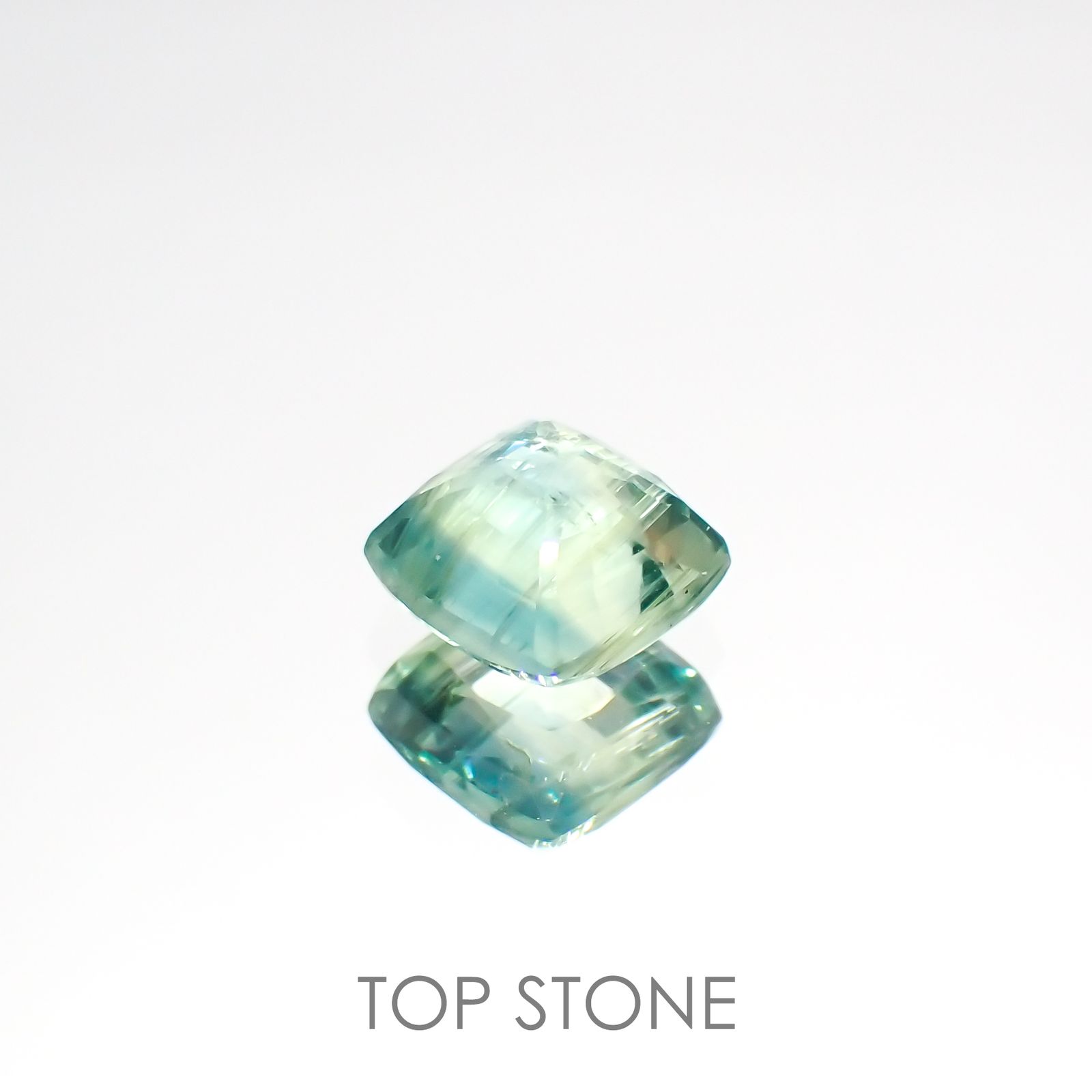 バイカラーカイヤナイト(宝石名カイヤナイト)ネパール産 1.44ct 識別済[220115373]6.1x6mm前後