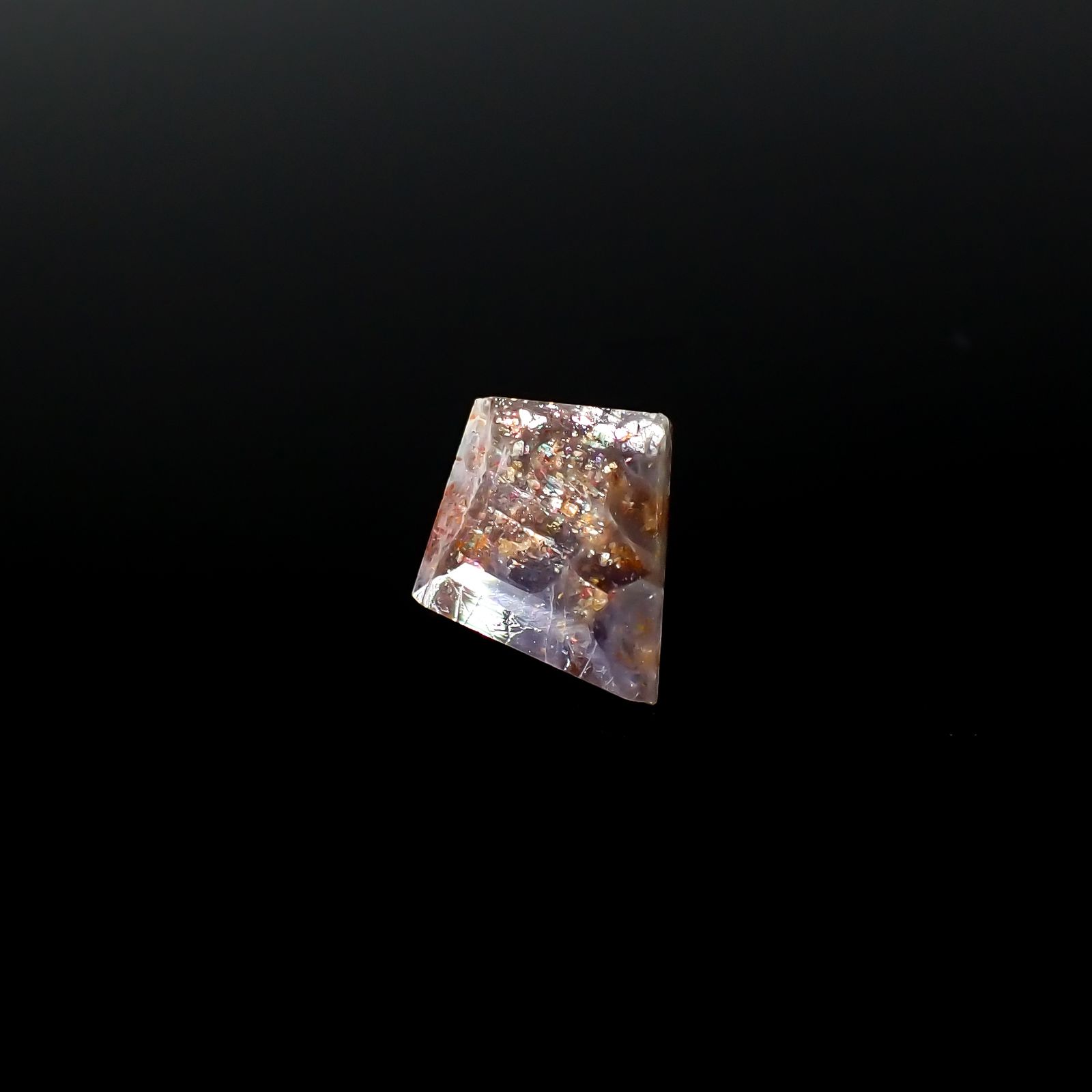 ◇カスタムカット◇ブラッドショットアイオライト インド産 1.35ct[240125389]9.5x7.7mm前後