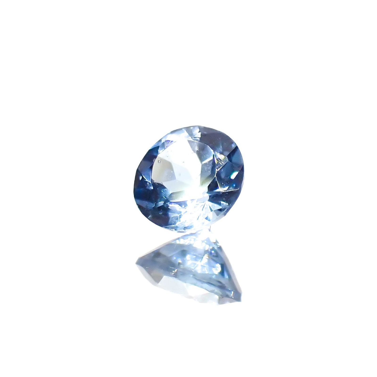 サンタマリアアクアマリン(宝石名アクアマリン)ブラジル産 識別済 0.16ct / 3.5x3.5mm前後 [260223515]