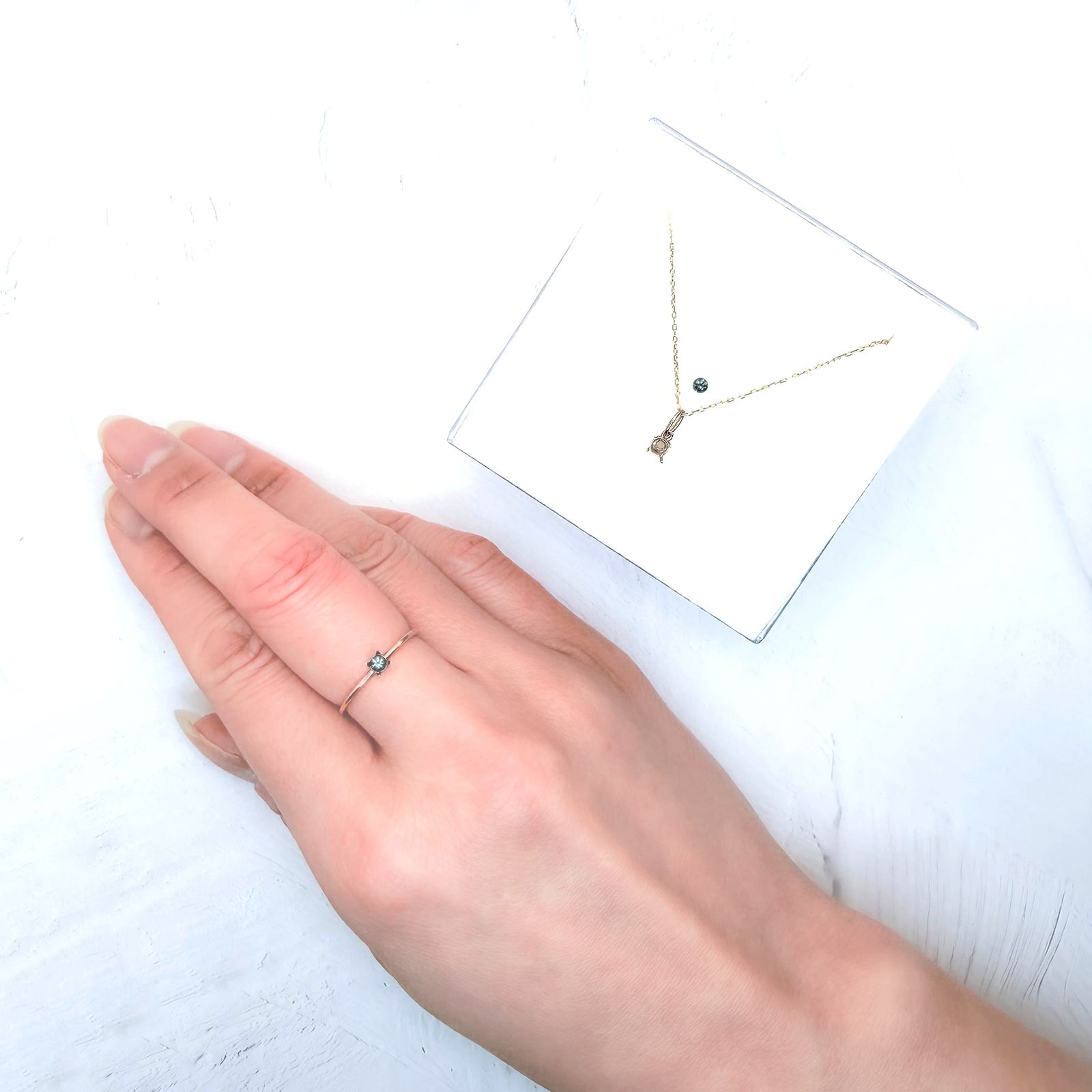 ◇ペアセット◇ベキリーブルーガーネット（カラーチェンジガーネット アレキタイプ） マダガスカル・ベキリー産 0.14ct / 2.4x2.4mm前後 [251231549]