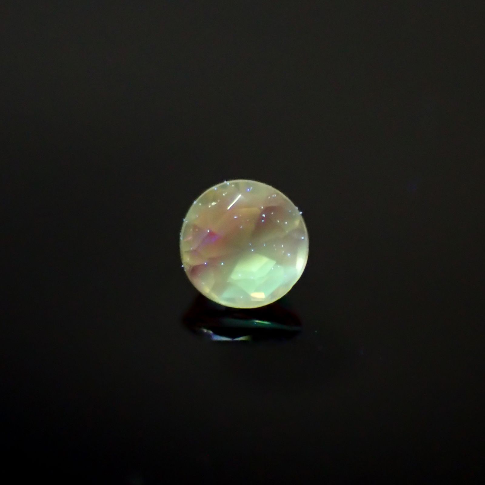 シルキーアレキサンドライト ブラジル・ミナスジェライス州ヘマチタ鉱山産 0.11ct [241129510]2.8x2.8mm前後