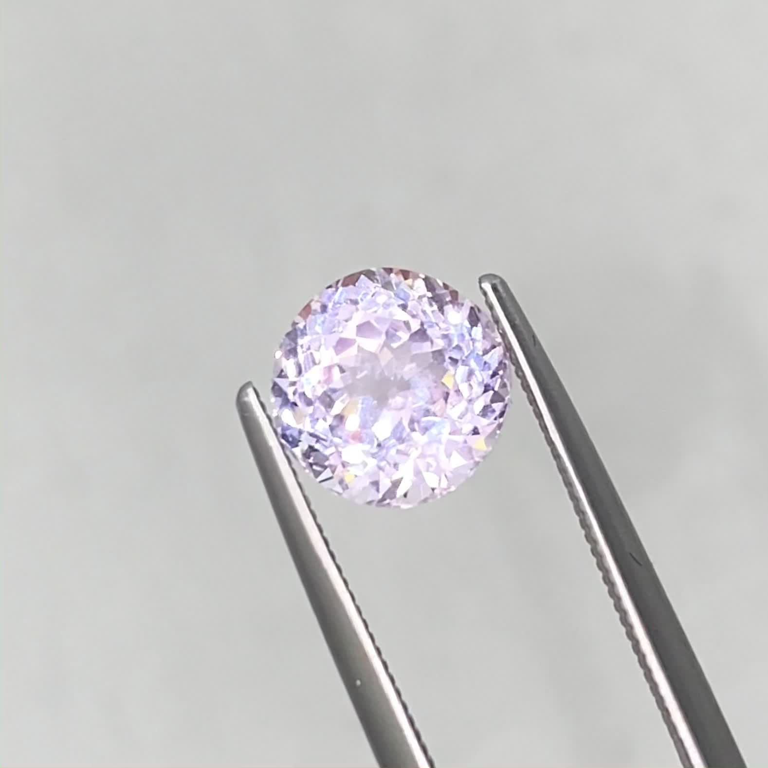 クンツァイト アフガニスタン産 2.67ct[240125357]8.2x8.1mm前後 | TOP