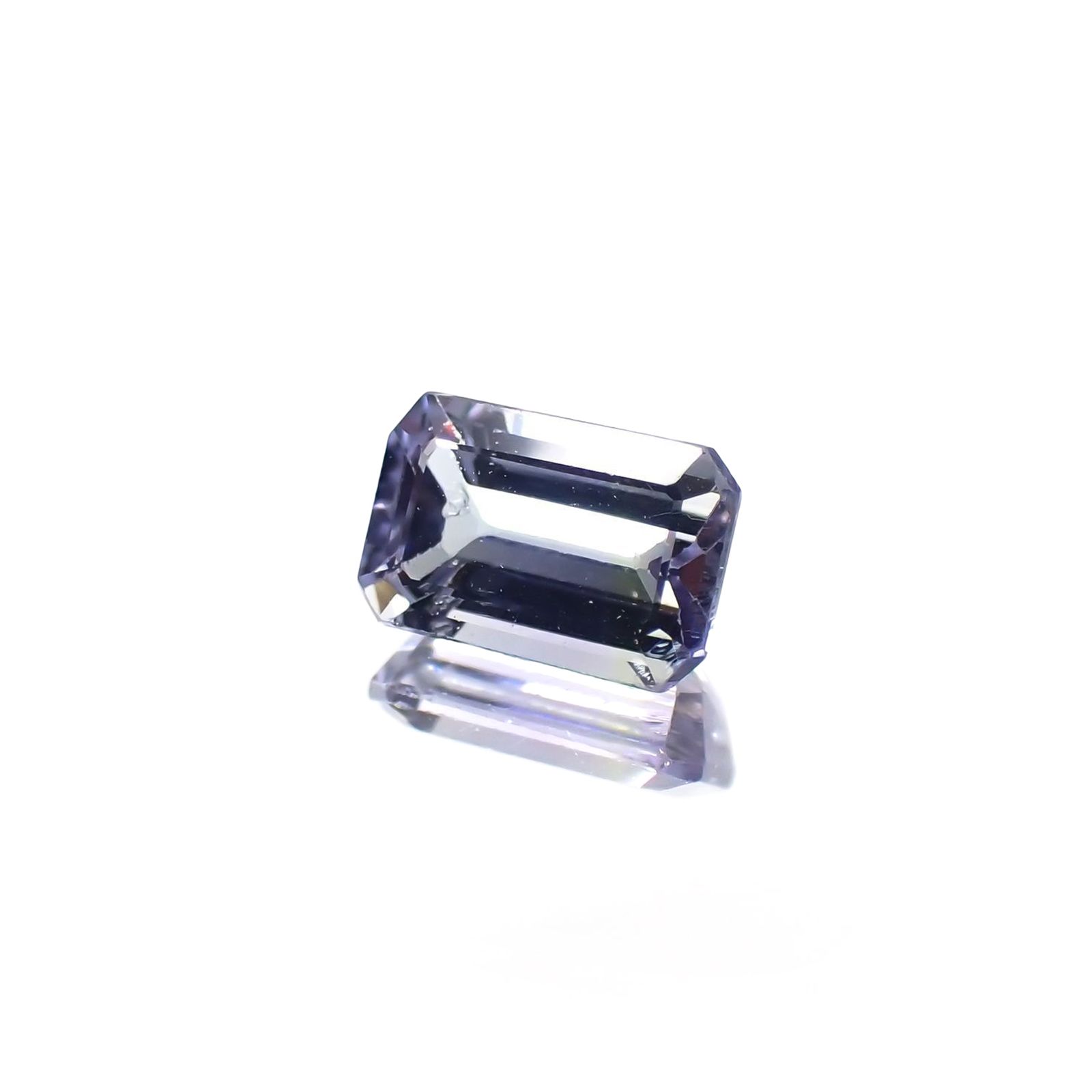 パーティカラータンザナイト(宝石名パーティカラード・ゾイサイト) タンザニア産 ソ付(彩珠) 0.666ct / 5.9x3.9mm前後 [260311845]