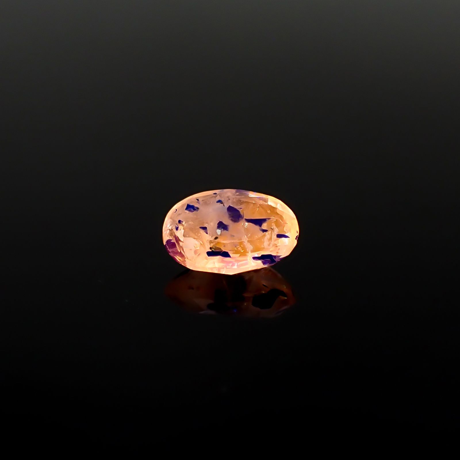 ラズライトインソーダライト フルオレッセンス アフガニスタン産 1.85ct / 10.2x7.2mm前後 [260431993]