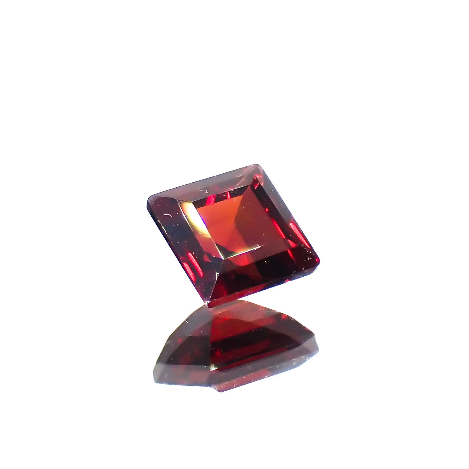 パイラルスパイトガーネット モザンビーク産 0.98ct[230421780]5x5mm前後