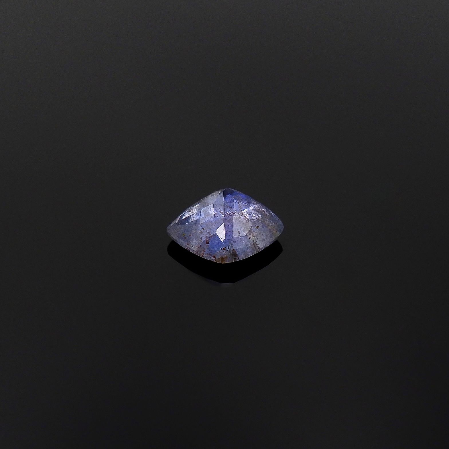 ジェレメジェバイト(宝石名エレメージェバイト)ナミビア産 ソ付(彩珠) 0.517ct / 5.1x5mm前後 [220717076]