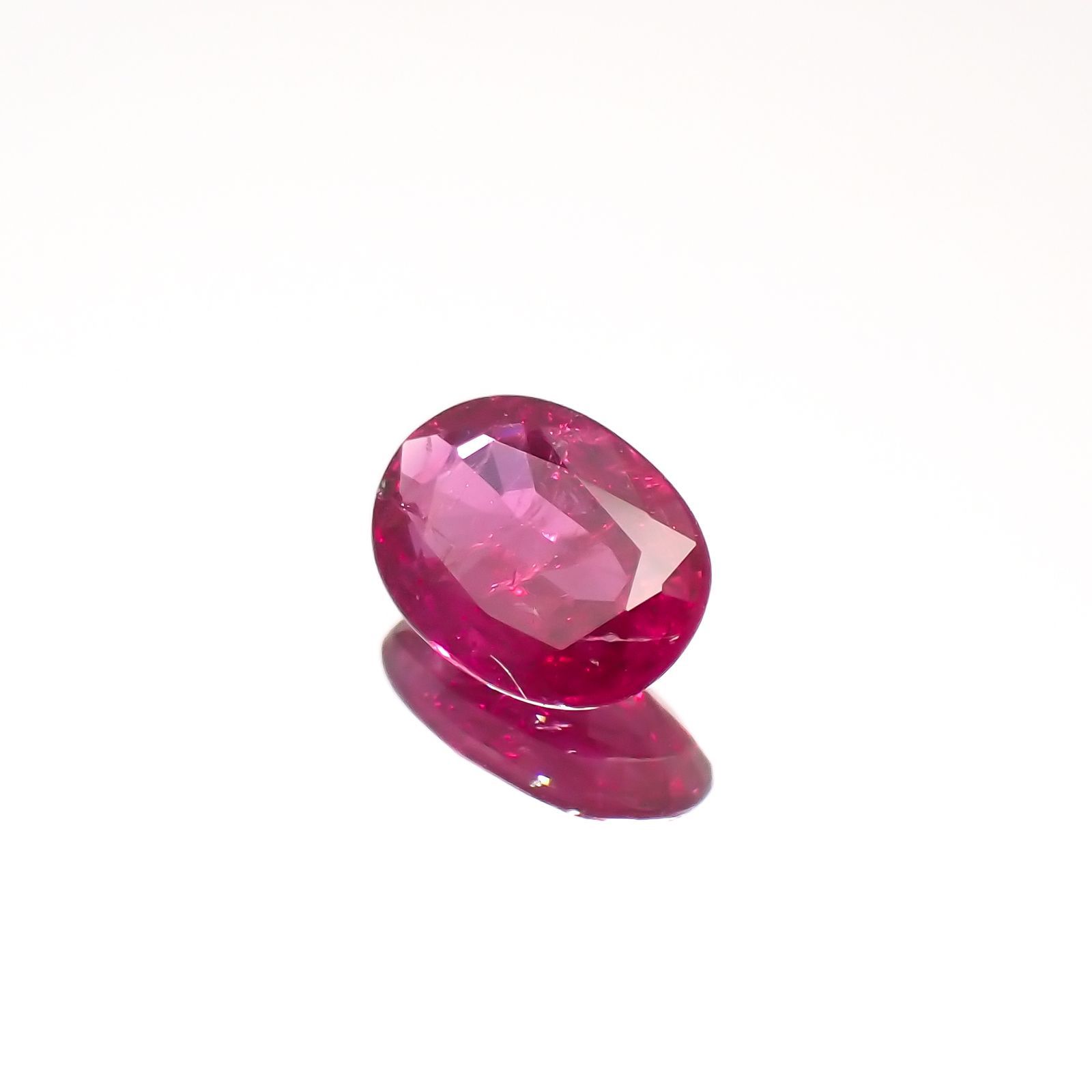 ルビー(宝石名ルビー)モザンビーク産 0.26ct 識別済[220616139]4.8x3.4mm前後