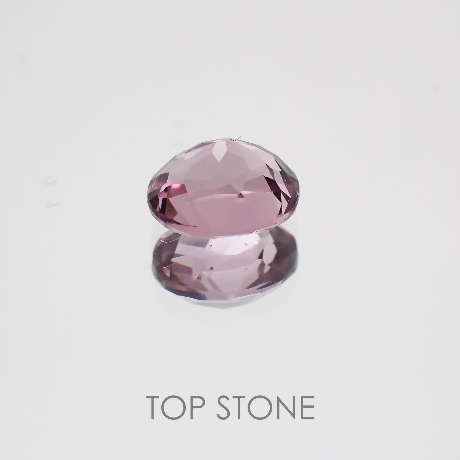 カラーチェンジマラヤガーネット タンザニア産 ルース 0.72ct[21049654]5.6×4.7mm前後