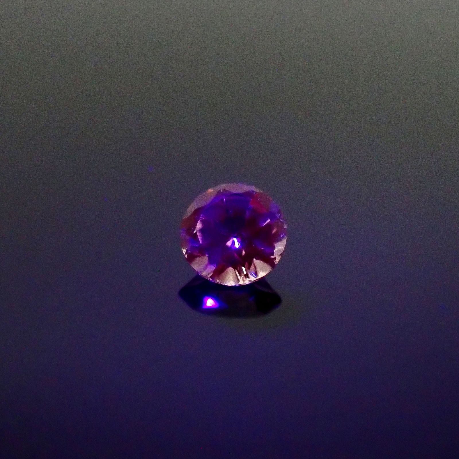 ドラゴンガーネット タンザニア産 0.19ct [250330043]3.5x3.4mm前後