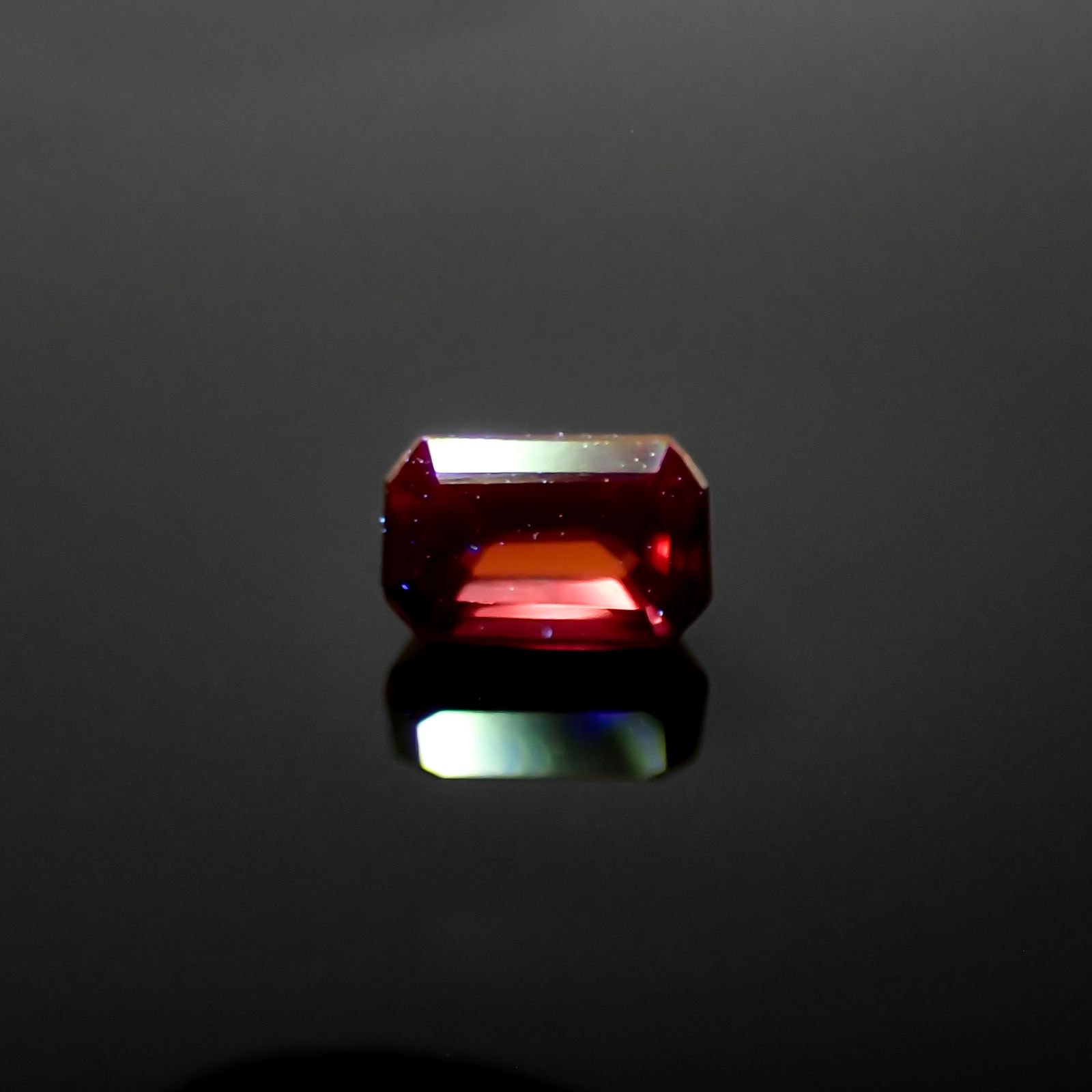 ルビー(宝石名ルビー)タンザニア産 0.42ct 識別済[240226109]4.6x2.9mm前後