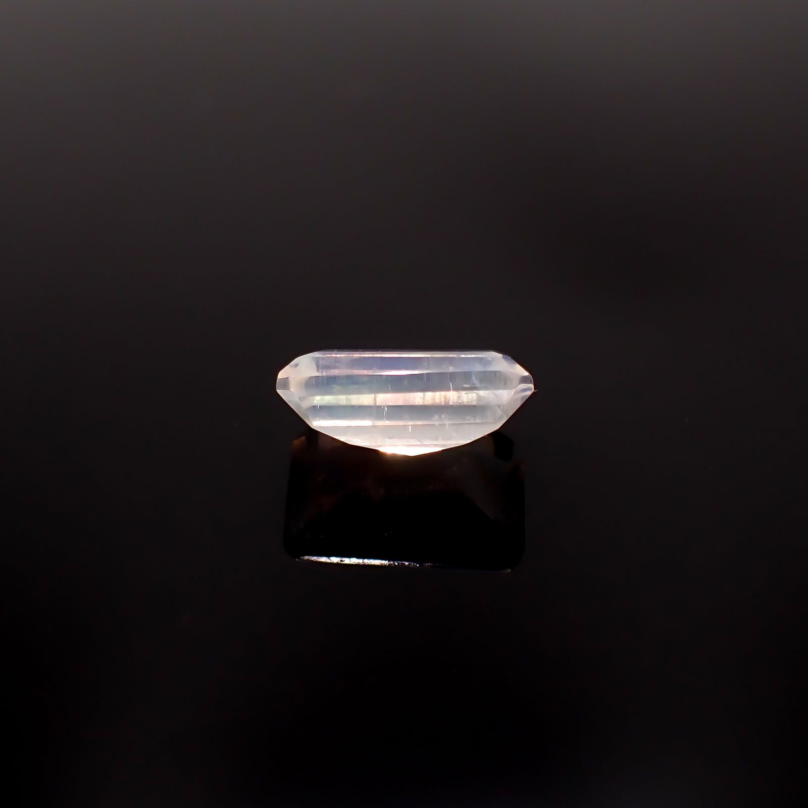 レインボームーンストーン インド・ビハール産 4.13ct / 12.3x7.8mm前後 [260431966]