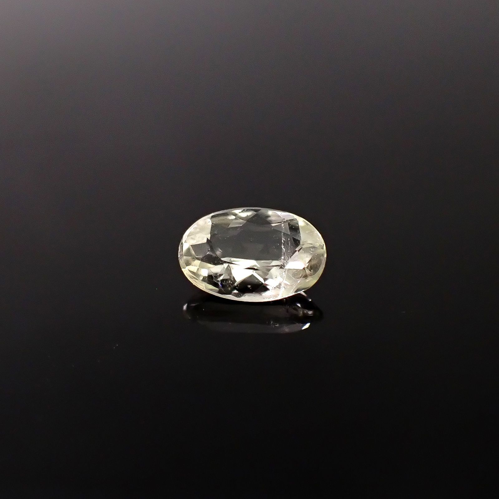 ブラジリアナイト(宝石名ブラジリアナイト)ブラジル産 識別済 0.49ct / 6.3x4.2mm前後 [260131495]