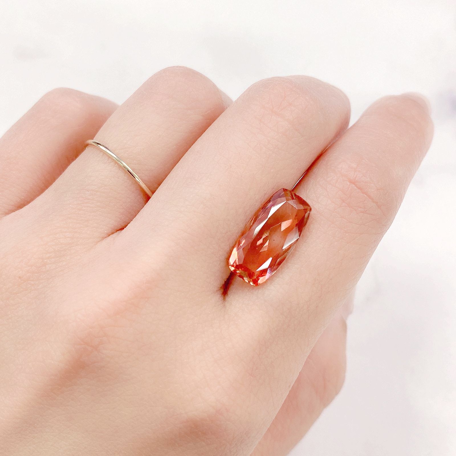 オレゴンサンストーン(宝石名ラブラドライト・サンストーン)アメリカ・オレゴン州産 4.416ct ソ付(彩珠)[230622268]16.4x8.3mm前後