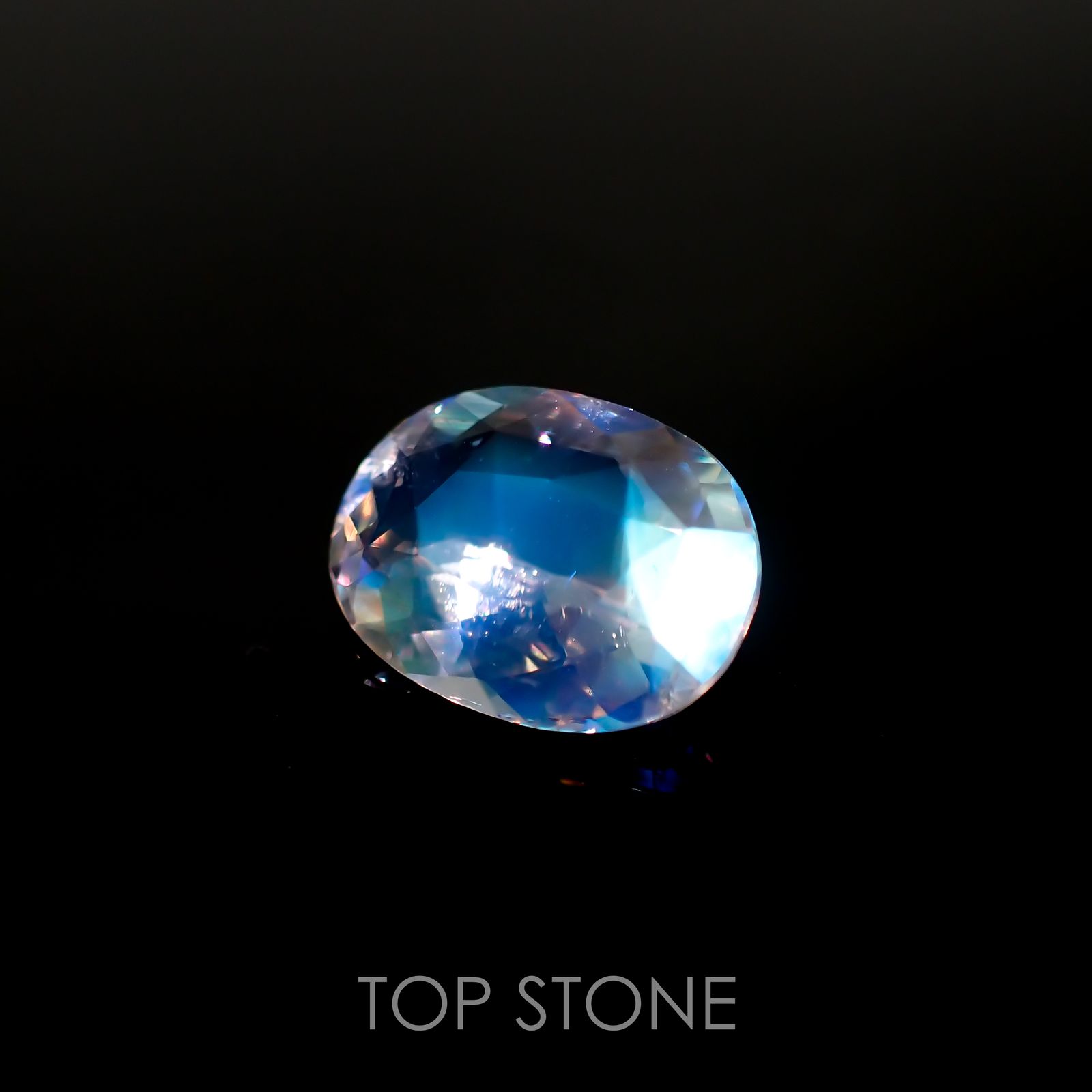 レインボームーンストーン(宝石名ラブラドライト) マダガスカル産 3.499ct ソ付(彩珠)[210410405]12.2×9mm前後
