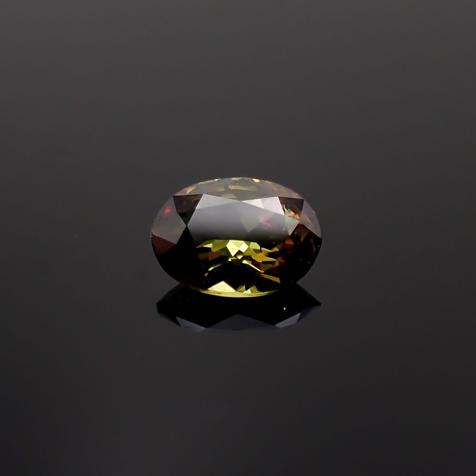 バイカラーアンダリュサイト スリランカ/マダガスカル産 0.55ct[230421595]6.3x4.5mm前後