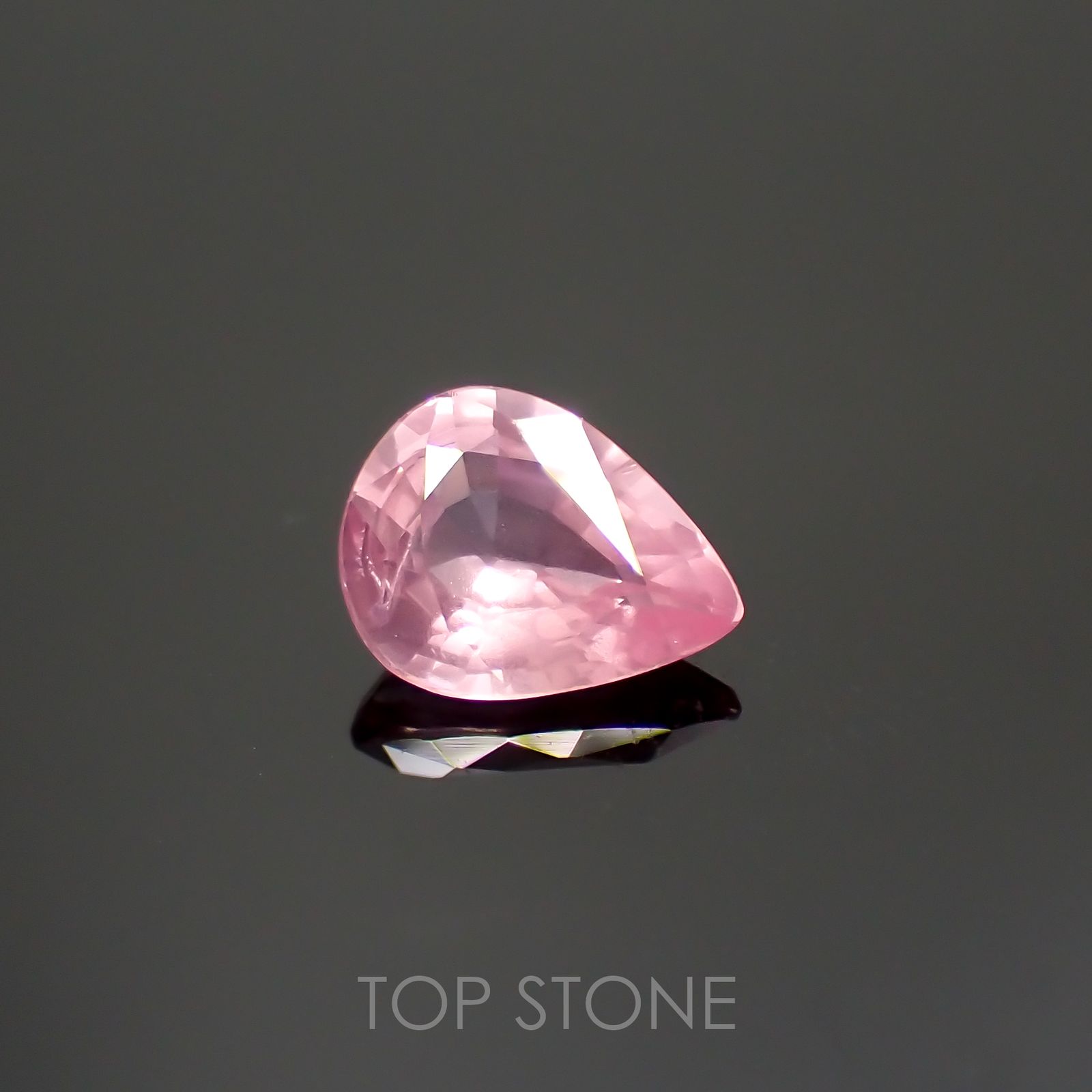 シルキーピンクスピネル(宝石名ピンク・スピネル)タンザニア産 0.76ct 識別済[220114137]6.8x5.3mm前後