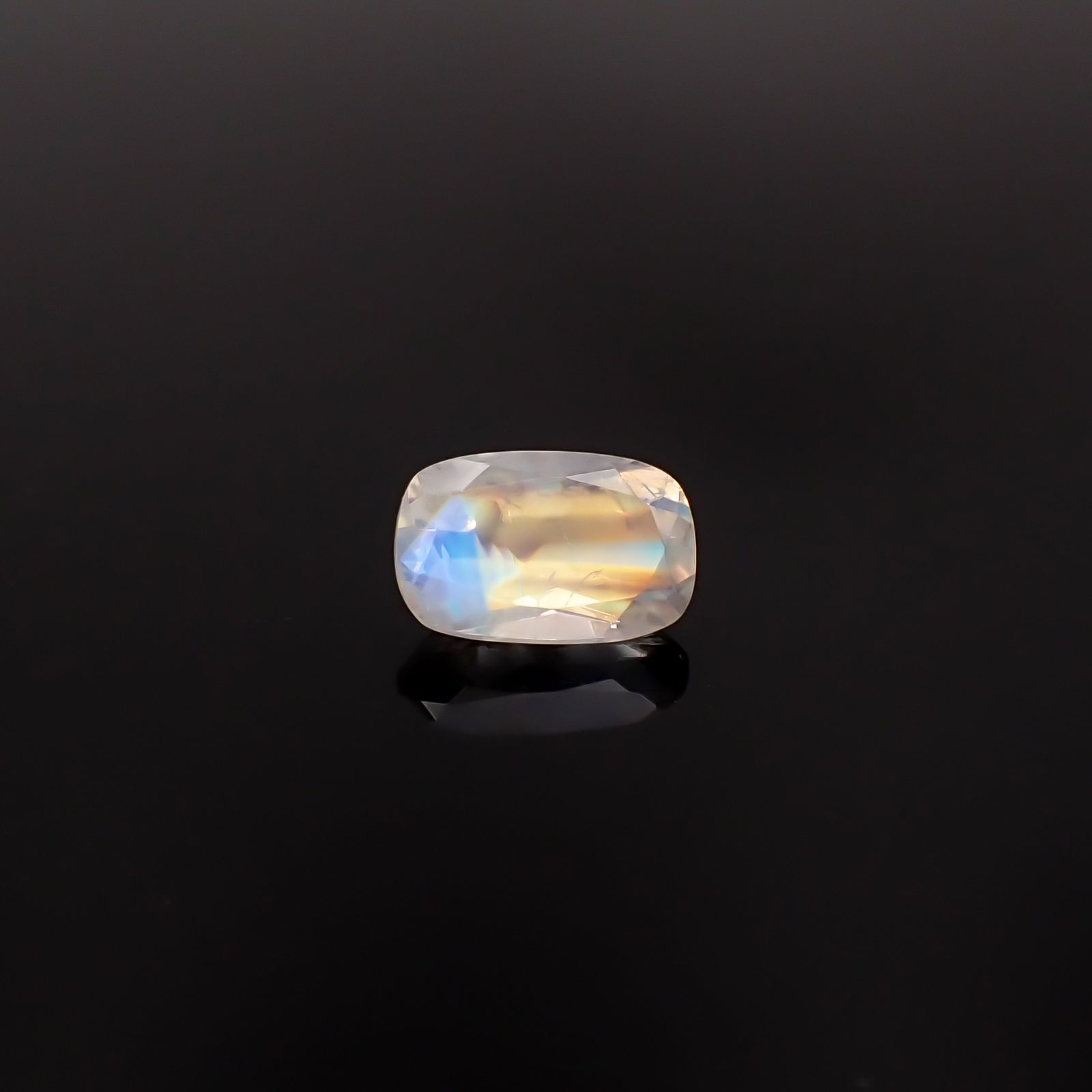 レインボームーンストーン インド・ビハール産 2.73ct / 11.2x7.2mm前後 [260431972]
