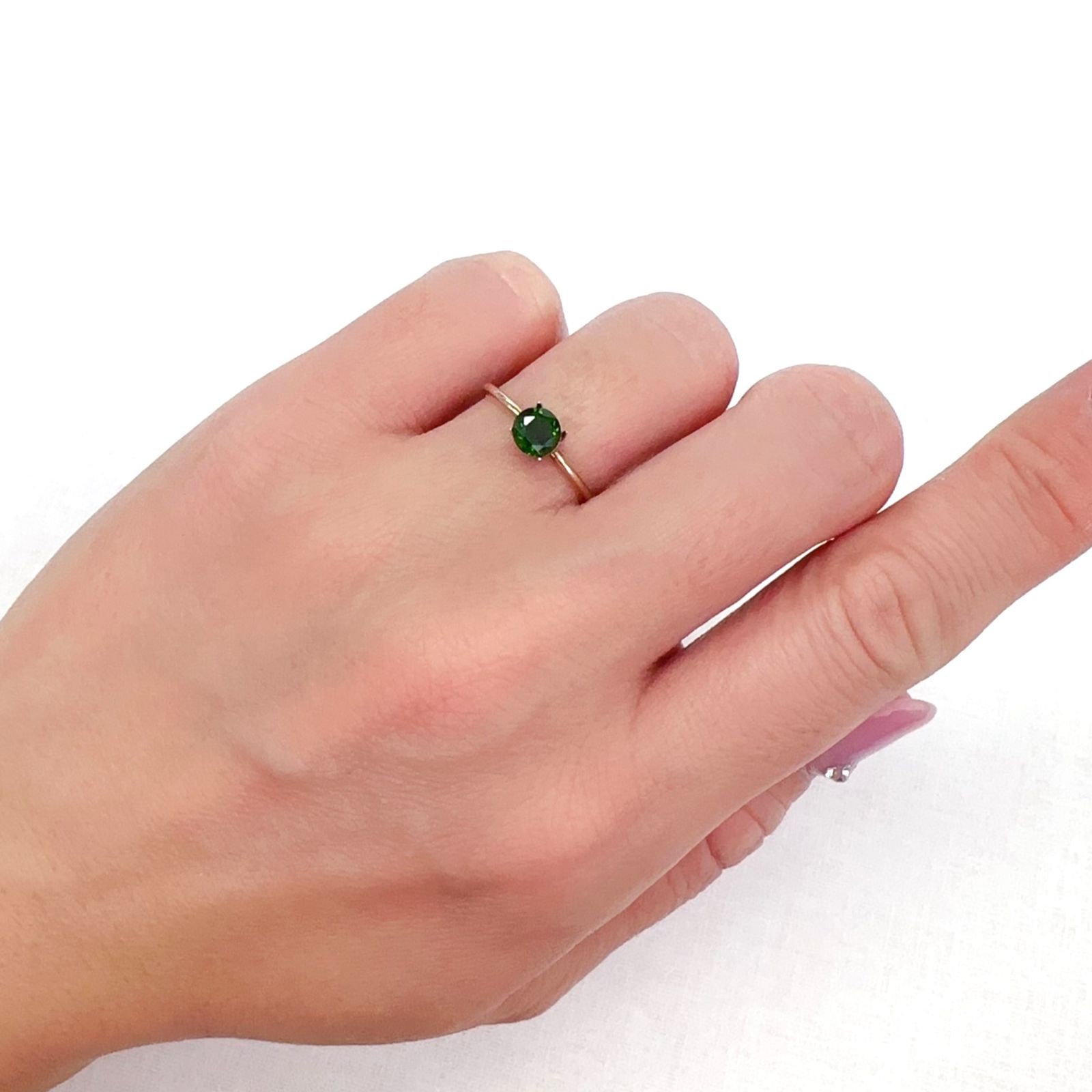 クロムダイオプサイド(宝石名クロム・ダイオプサイド)ロシア産 0.63ct 識別済[231124294]5.3x5.2mm前後
