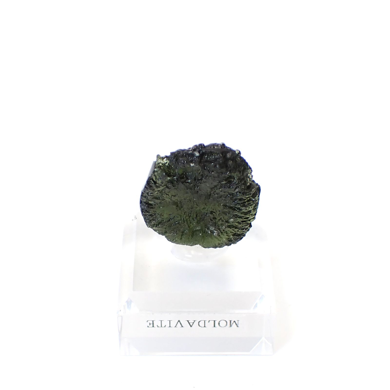 ◇龍彫刻◇モルダバイト 発見地:旧チェコスロバキア アクリル台座付き 77.90ct(15.58g) / 13.9x29.7x41.7mm前後 [260632497]