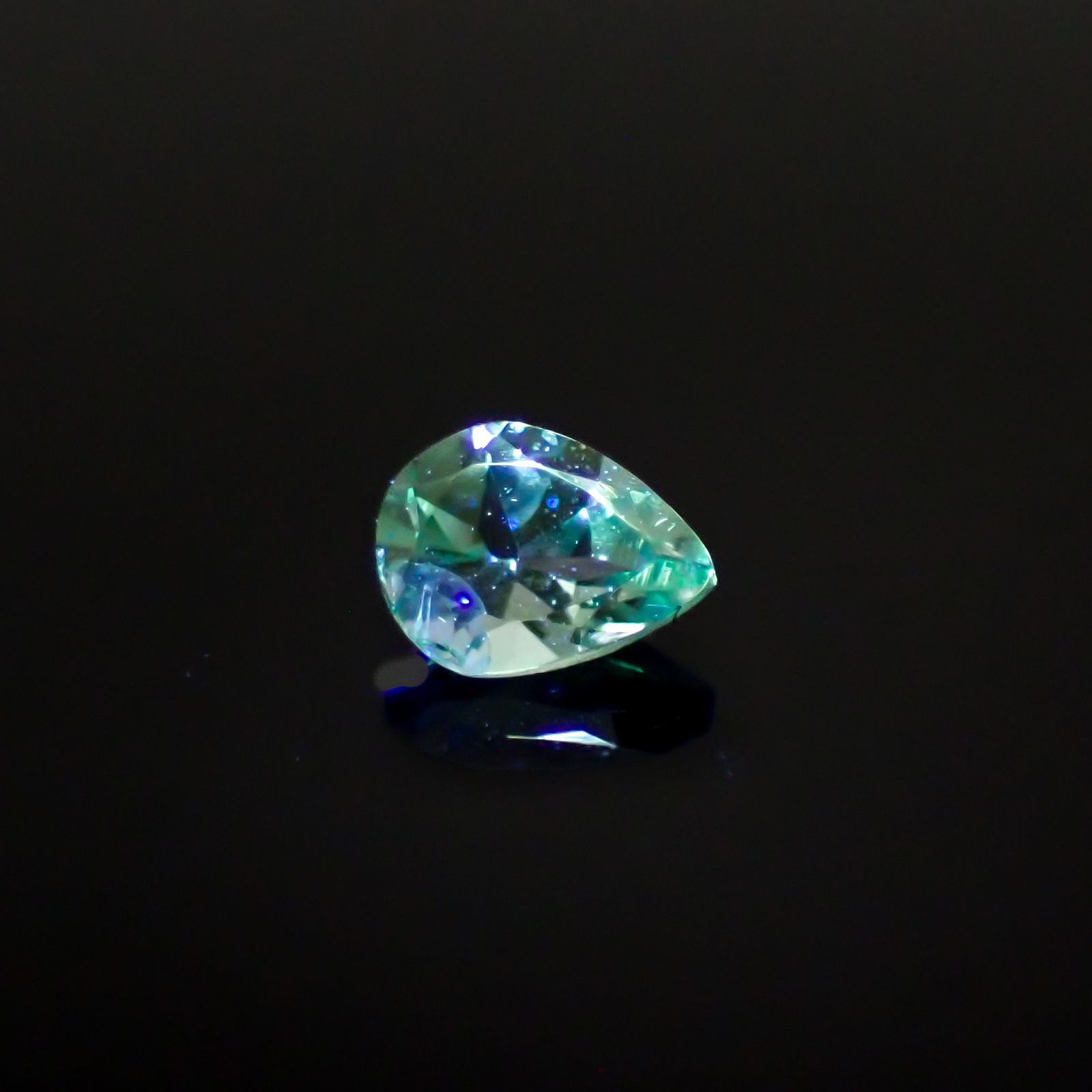 ブルーグリーンコーネルピン(宝石名ブルーグリーン・コーネルピン)タンザニア産 0.15ct 識別済[240527683]3.9x2.9mm前後