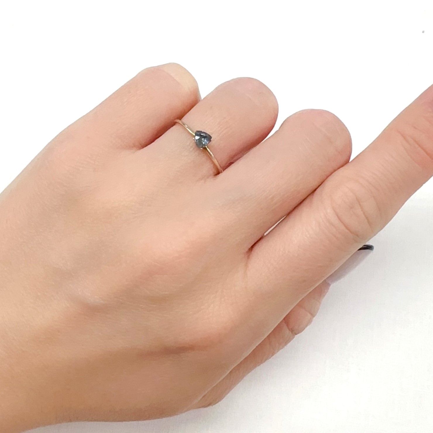 アベンチュリンアクアマリン ブラジル・ミナスジェライス州産 0.19ct[240225998]3.9x3.9mm前後