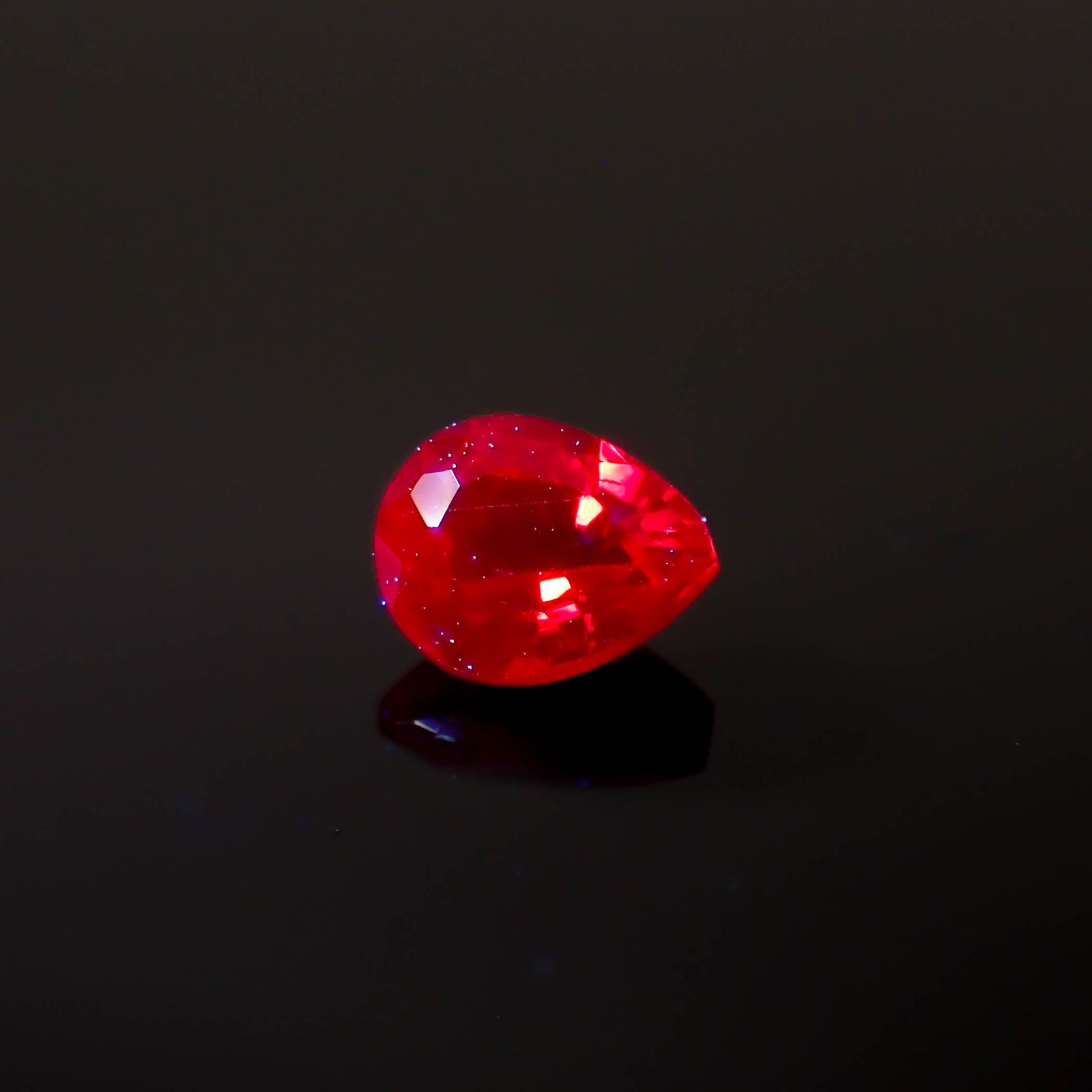 レッドスピネル ビルマ産 0.20ct[230722612]3.9x3.1mm前後