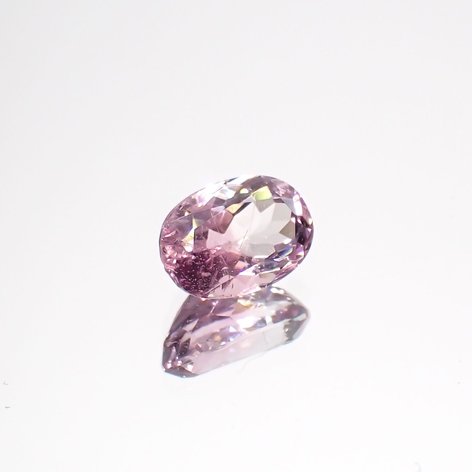 ピンクポードレッタイト (宝石名ピンク・ポードレッタイト )ビルマ産 0.574ct ソ付(彩珠)[231023923]6.4x4.5mm前後