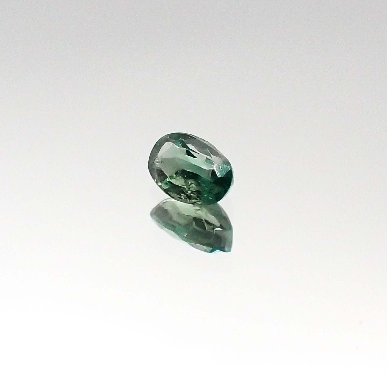 アレキサンドライト インド産 ルース 0.13ct[20095560]3.5×2.4mm前後